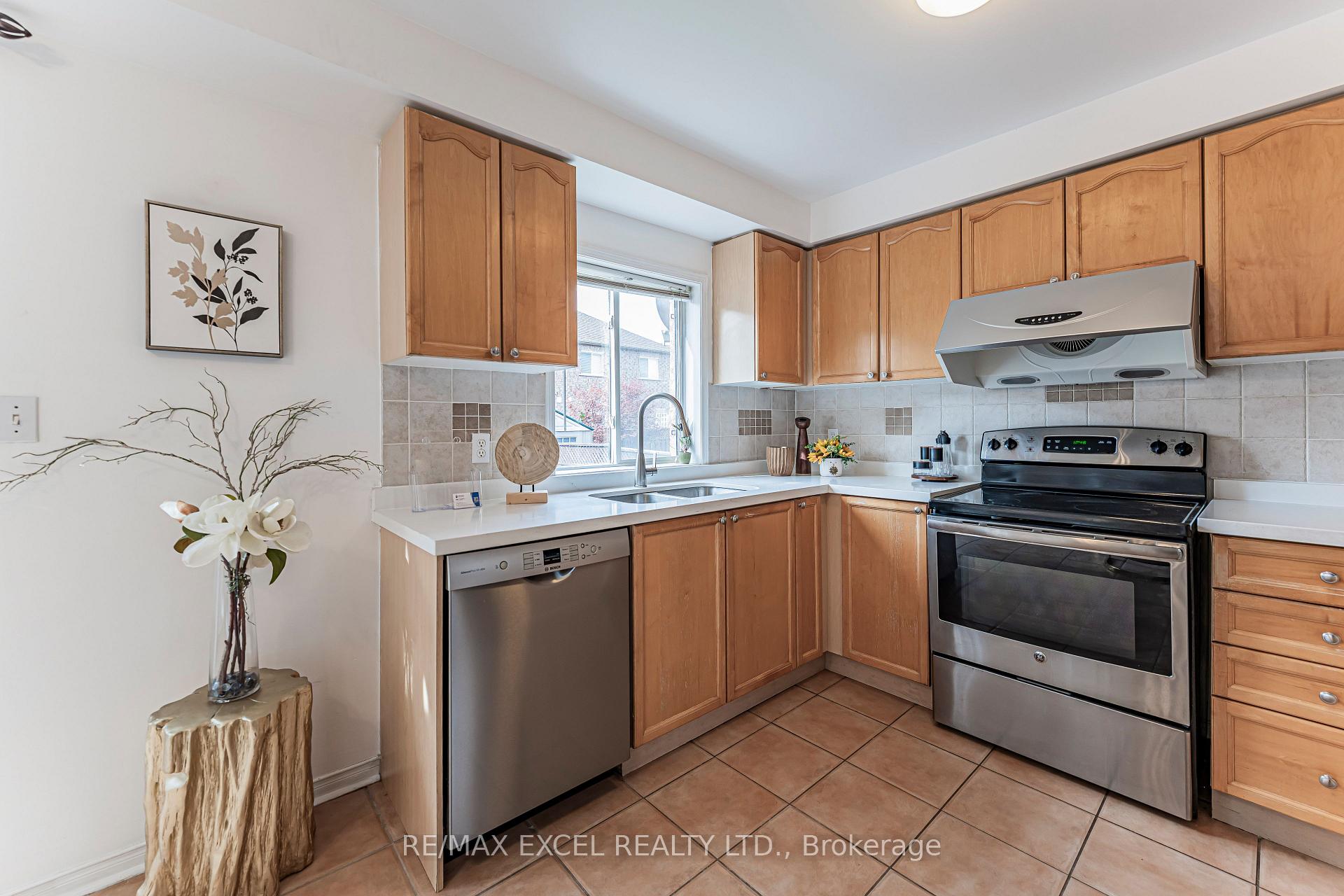 Photo 11 of 50 Casabel Drive, Vaughan, Vellore Village — HOMEH