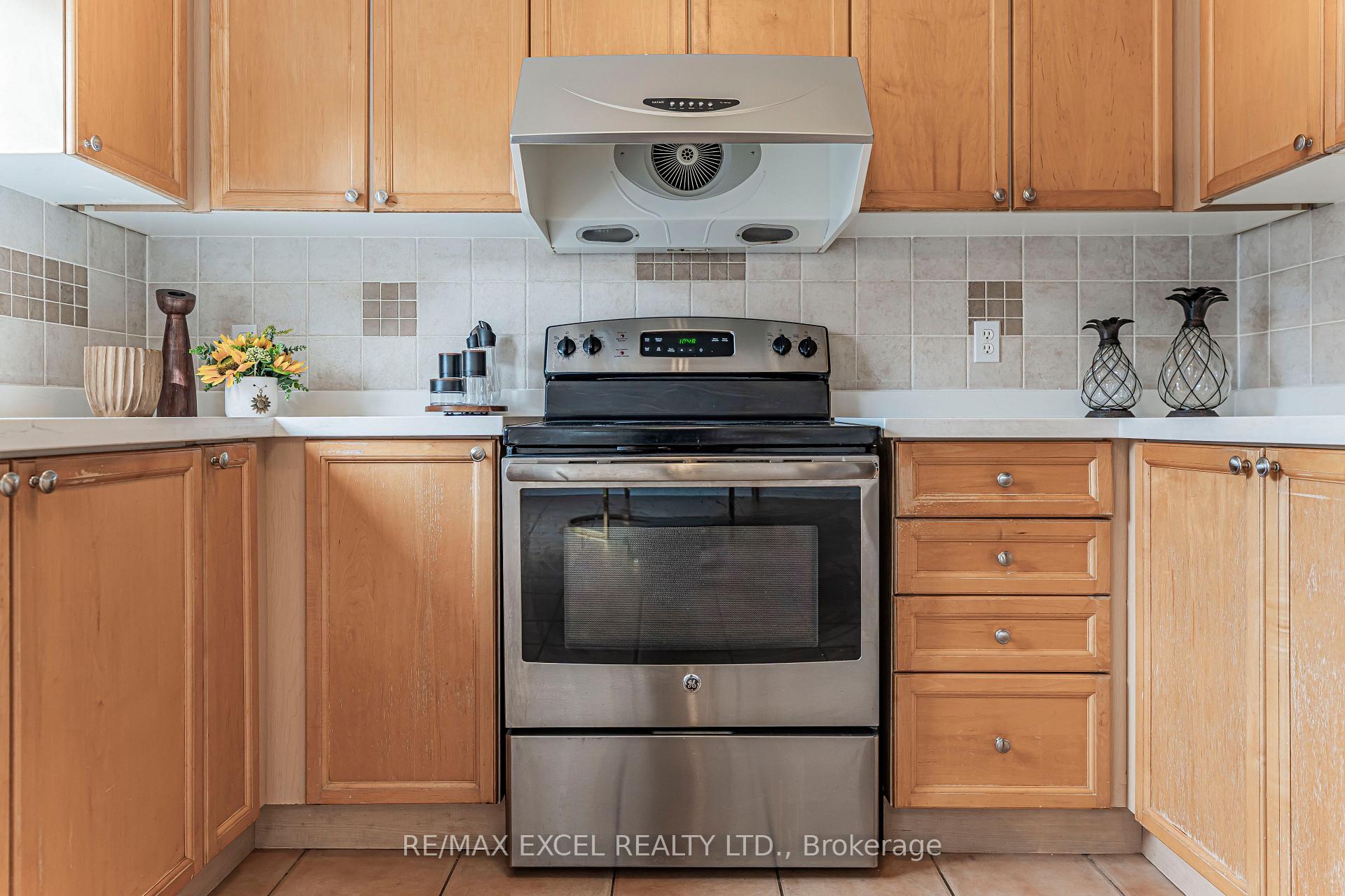 Photo 13 of 50 Casabel Drive, Vaughan, Vellore Village — HOMEH