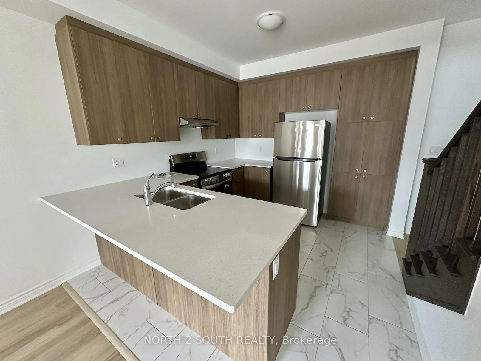 Photo 7 of 126 Ennerdale Street, Barrie, Rural Barrie Southwest — HOMEH
