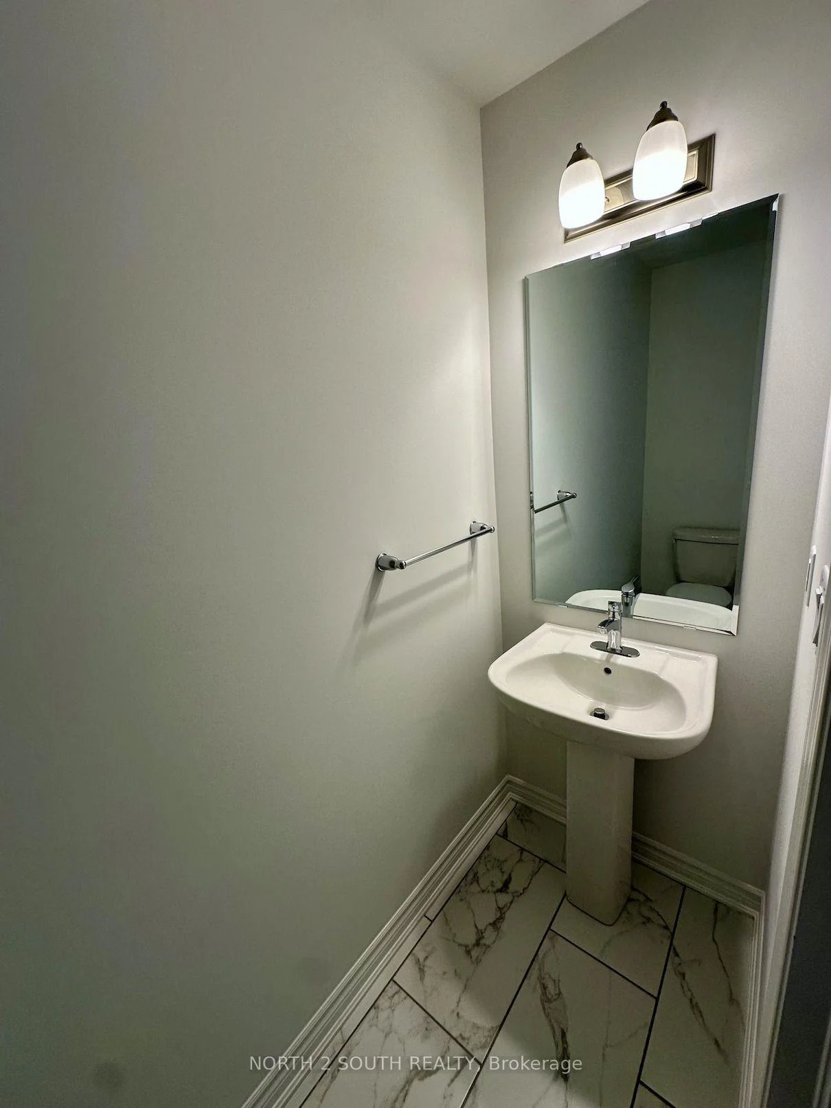 Photo 9 of 126 Ennerdale Street, Barrie, Rural Barrie Southwest — HOMEH