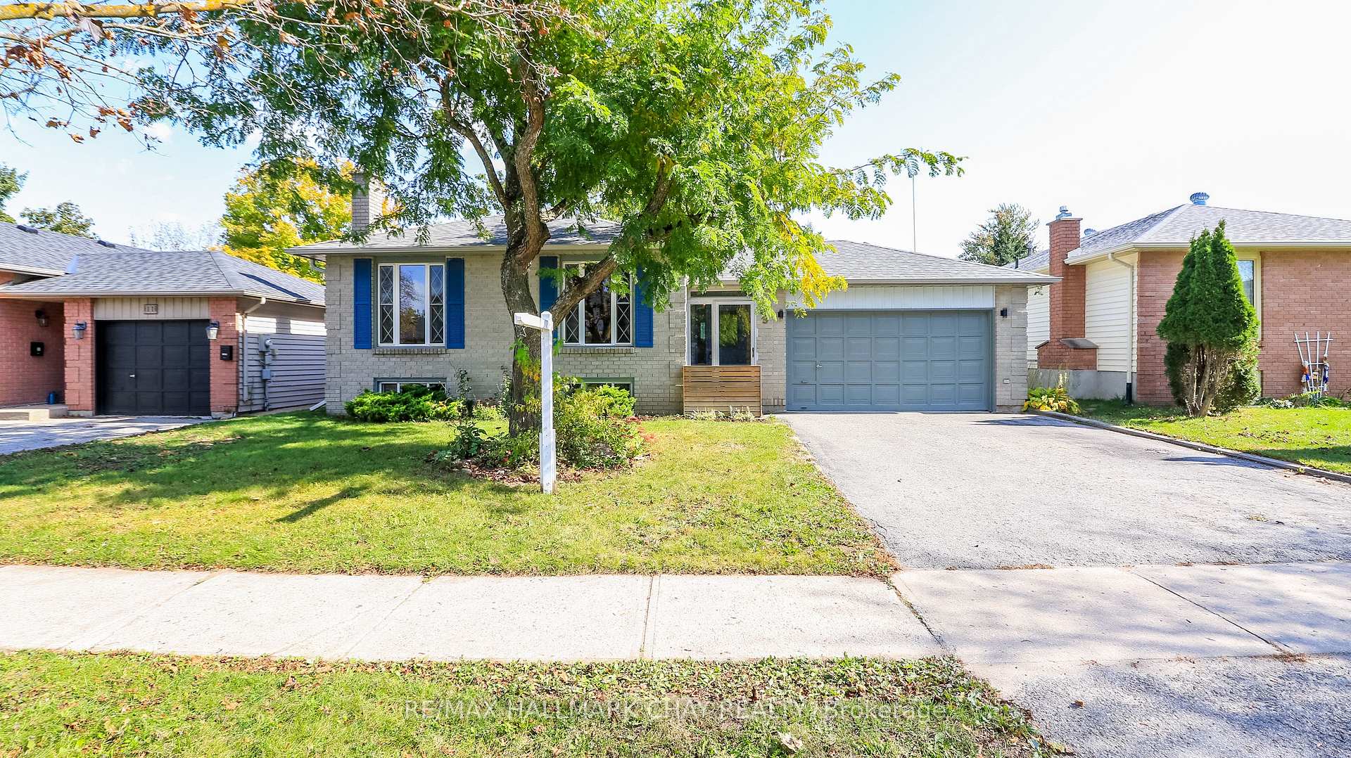 Photo 5 of 9 Bronte Crescent, Barrie, Letitia Heights — HOMEH