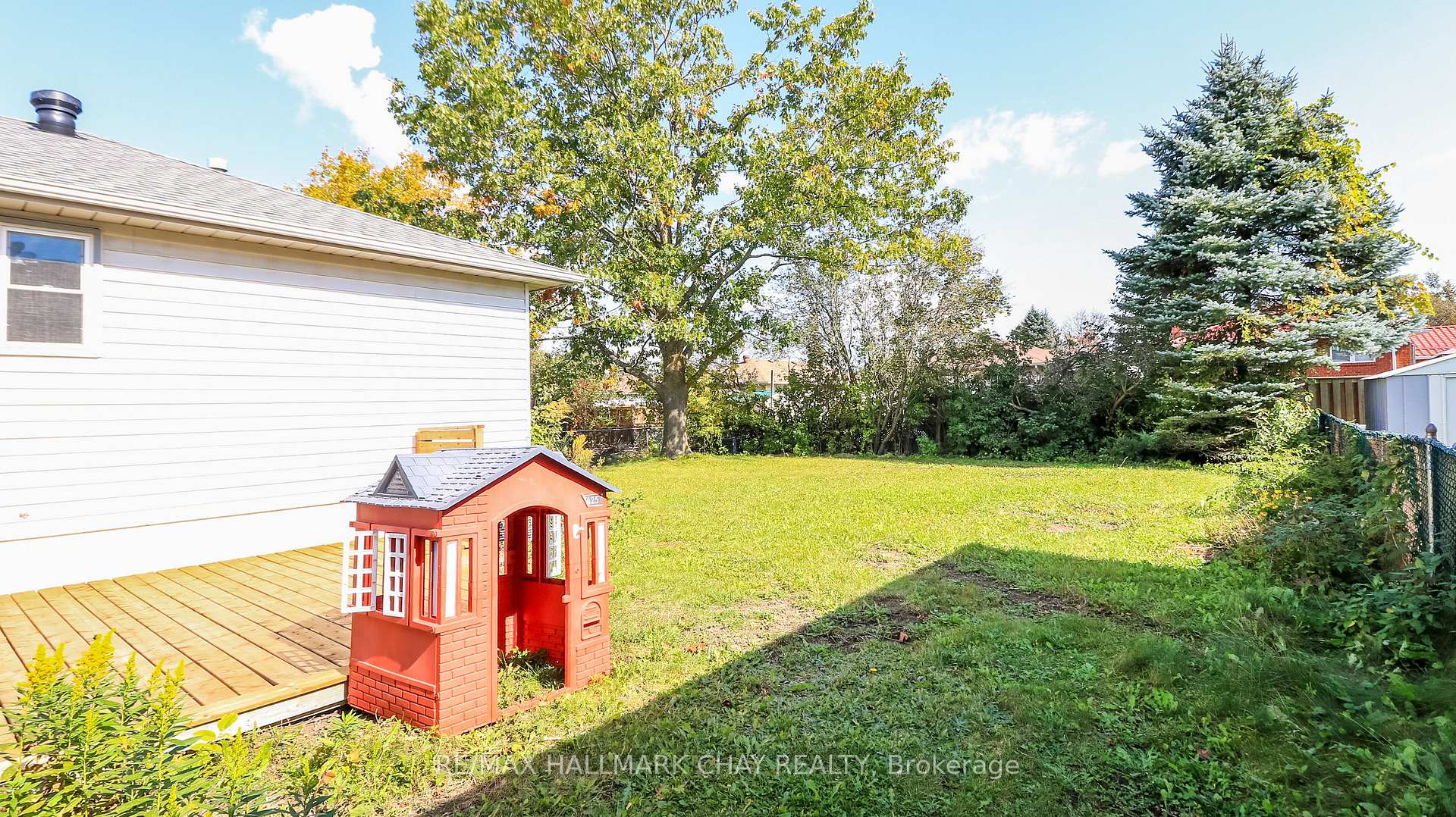 Photo 10 of 9 Bronte Crescent, Barrie, Letitia Heights — HOMEH