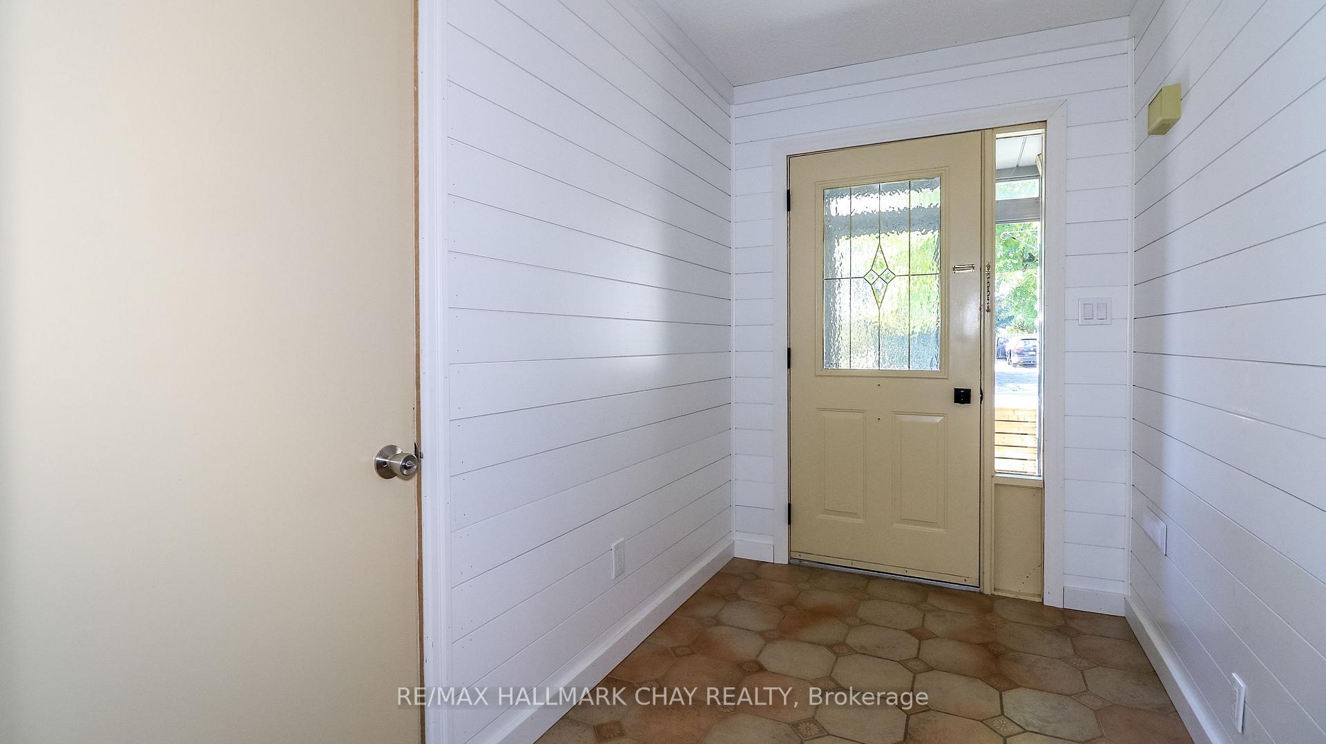 Photo 14 of 9 Bronte Crescent, Barrie, Letitia Heights — HOMEH