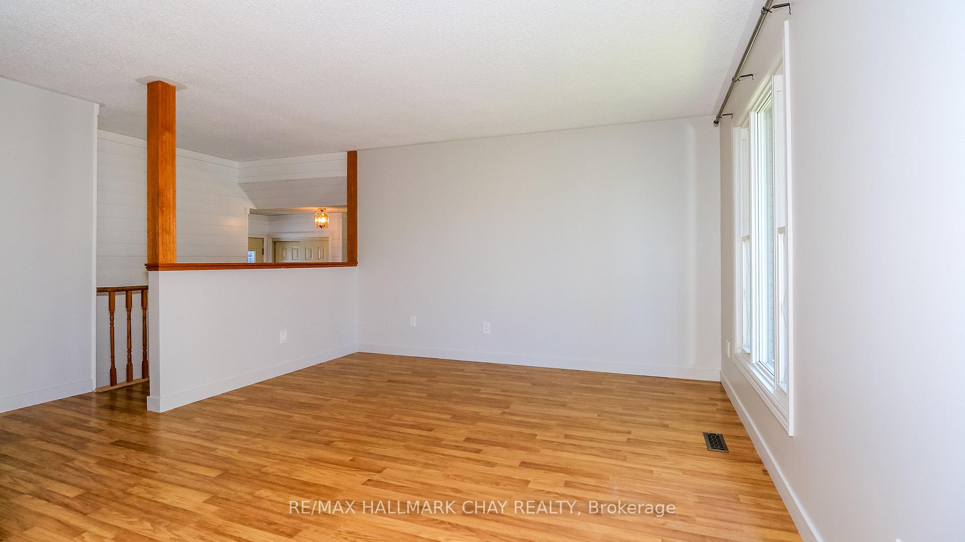 Photo 16 of 9 Bronte Crescent, Barrie, Letitia Heights — HOMEH