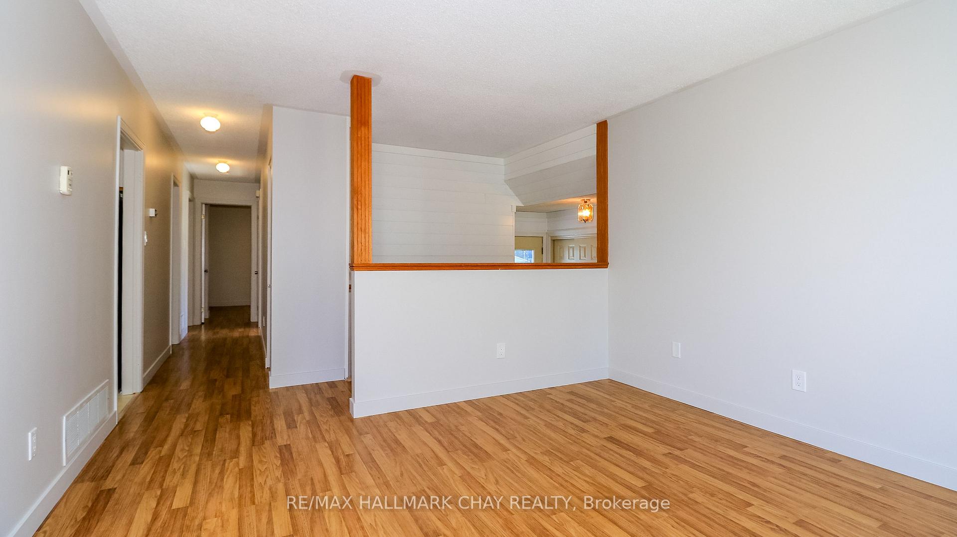 Photo 17 of 9 Bronte Crescent, Barrie, Letitia Heights — HOMEH