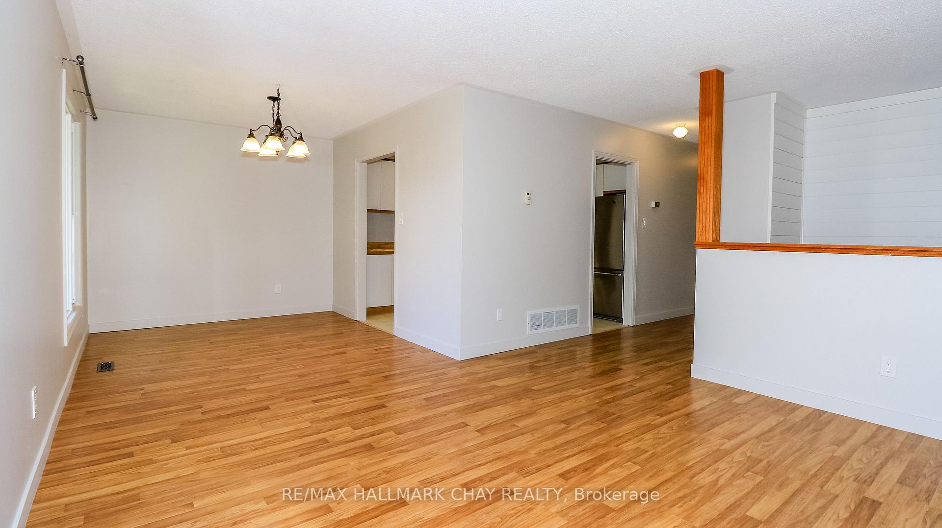 Photo 18 of 9 Bronte Crescent, Barrie, Letitia Heights — HOMEH