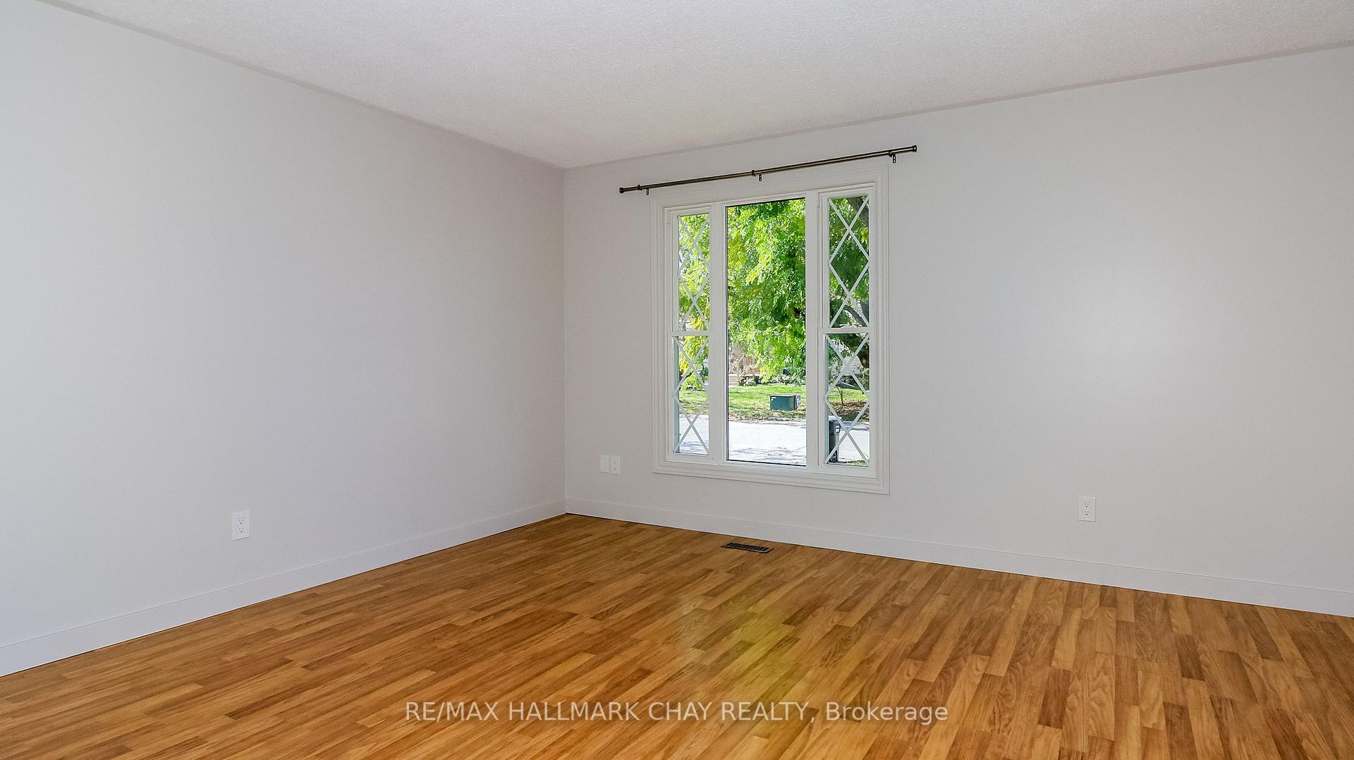 Photo 20 of 9 Bronte Crescent, Barrie, Letitia Heights — HOMEH