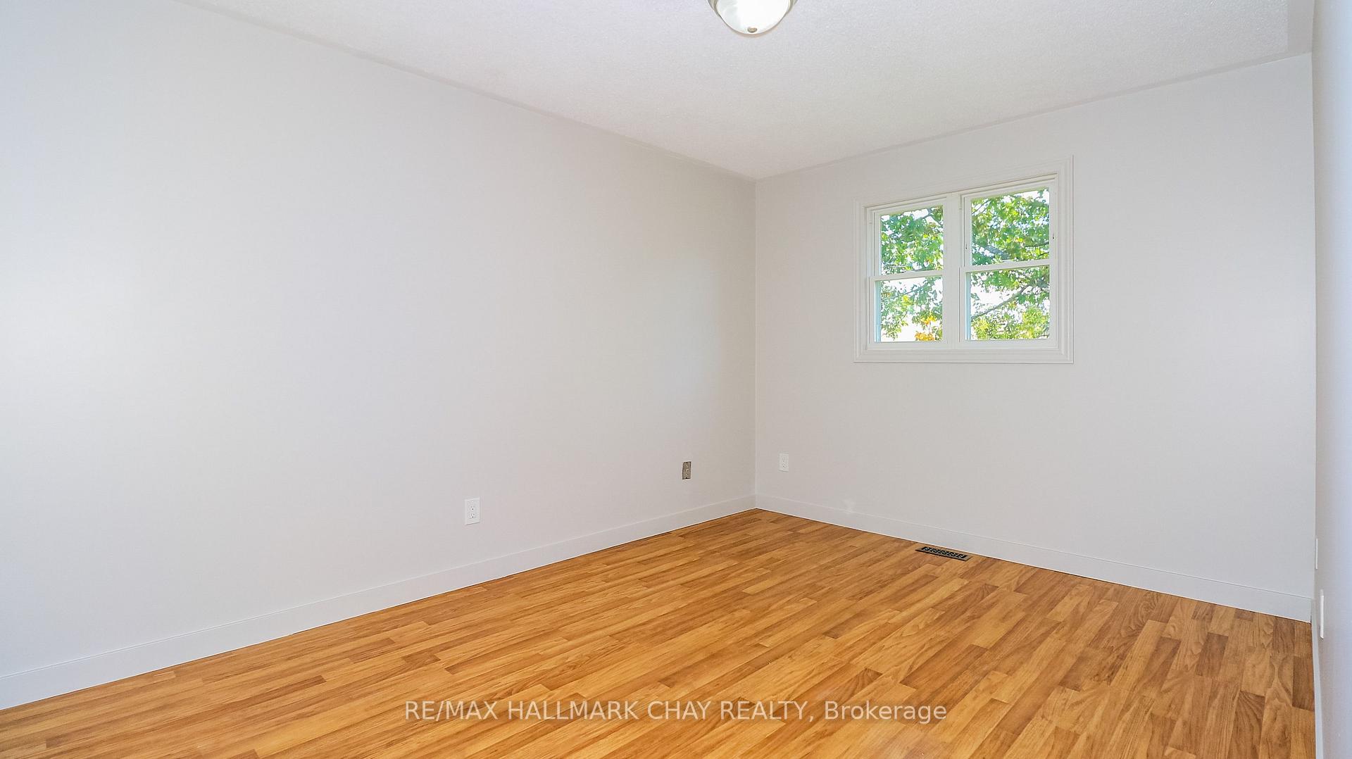 Photo 30 of 9 Bronte Crescent, Barrie, Letitia Heights — HOMEH