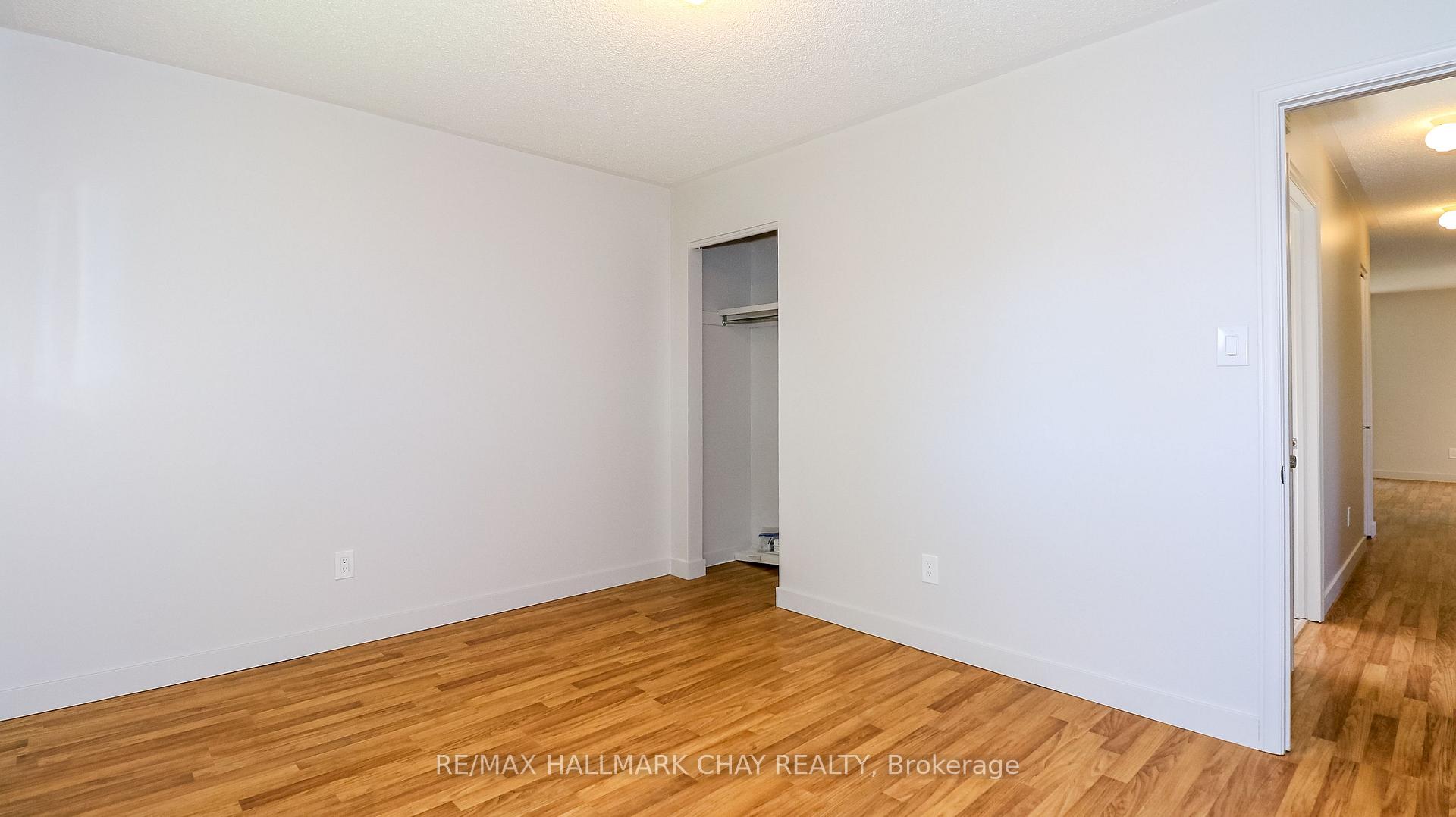 Photo 33 of 9 Bronte Crescent, Barrie, Letitia Heights — HOMEH