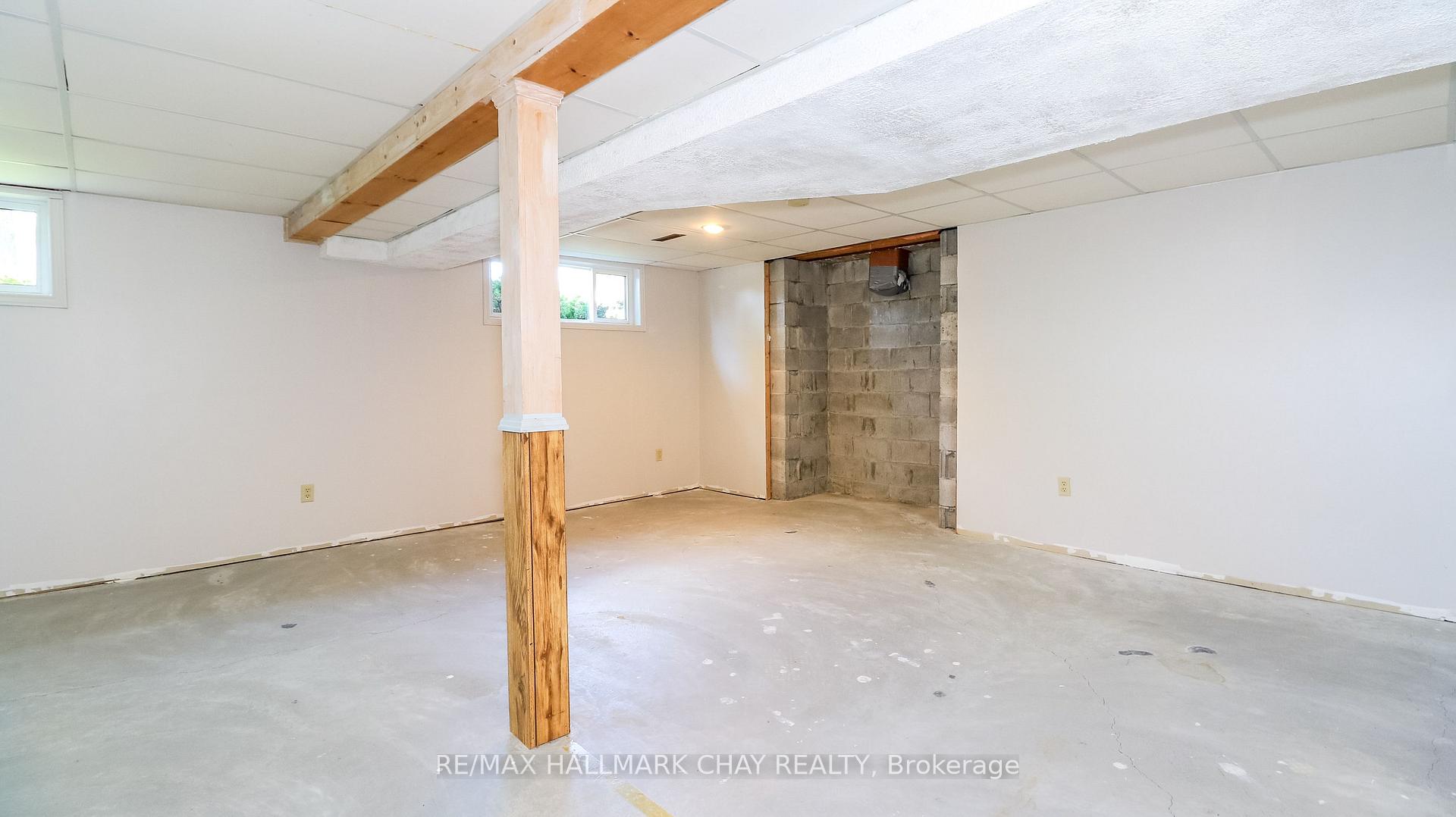 Photo 35 of 9 Bronte Crescent, Barrie, Letitia Heights — HOMEH