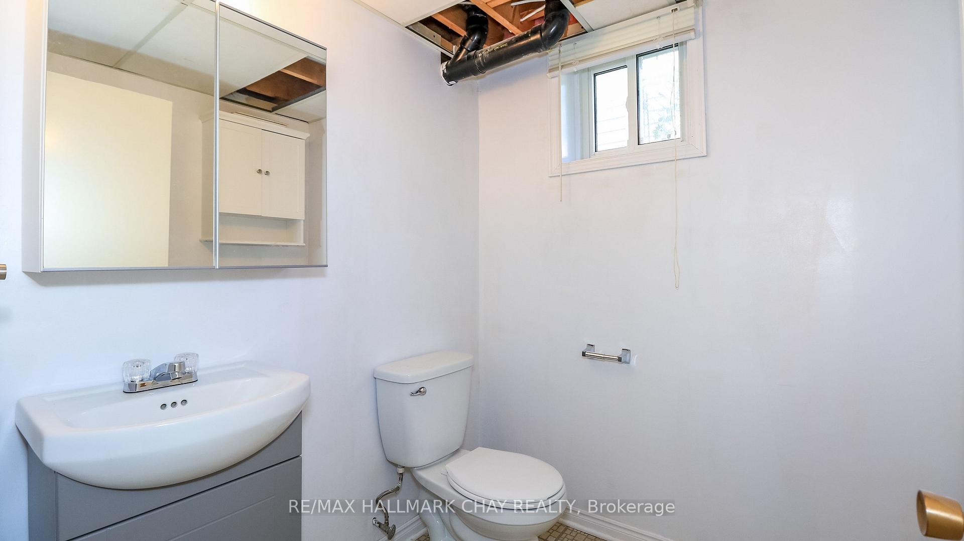 Photo 45 of 9 Bronte Crescent, Barrie, Letitia Heights — HOMEH