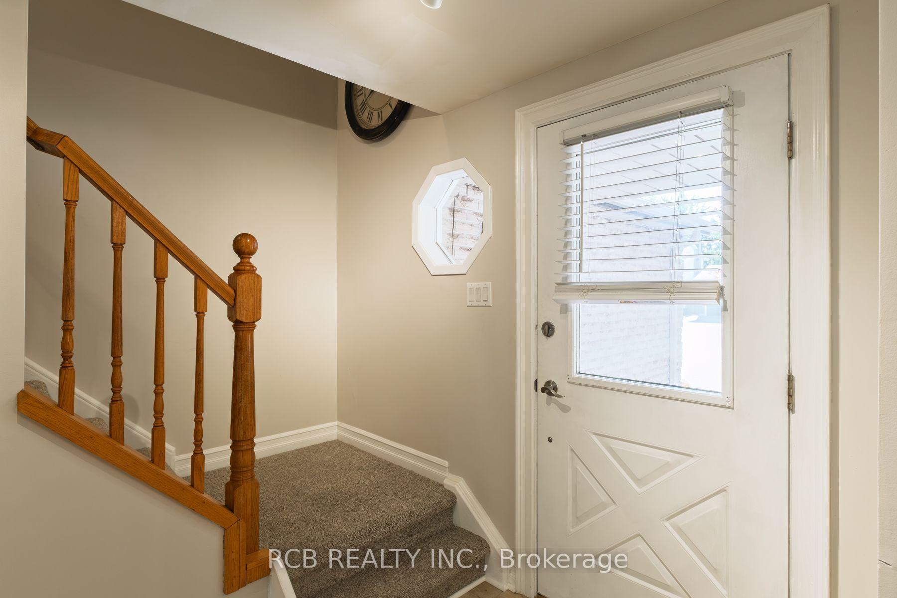 Photo 6 of 141 Viscount Road, Brantford, Lynden Hills — HOMEH