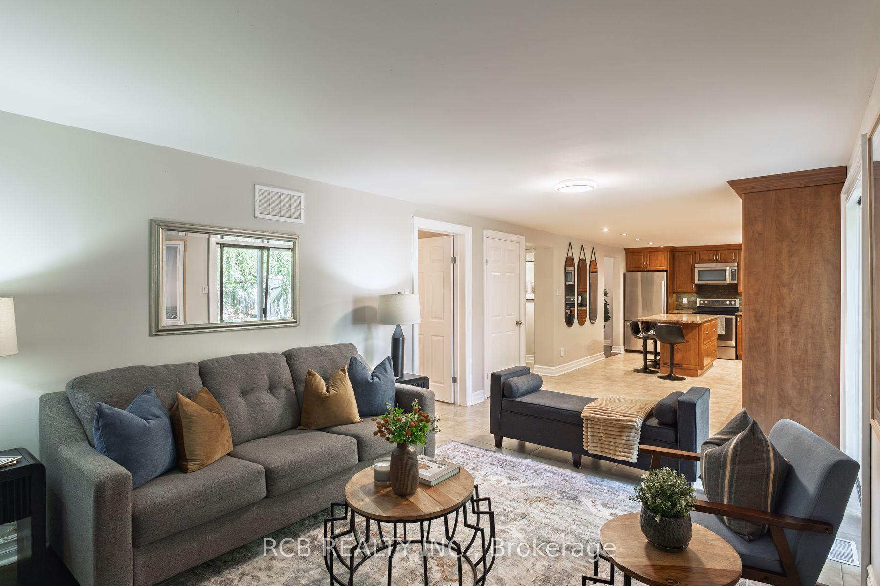 Photo 15 of 141 Viscount Road, Brantford, Lynden Hills — HOMEH