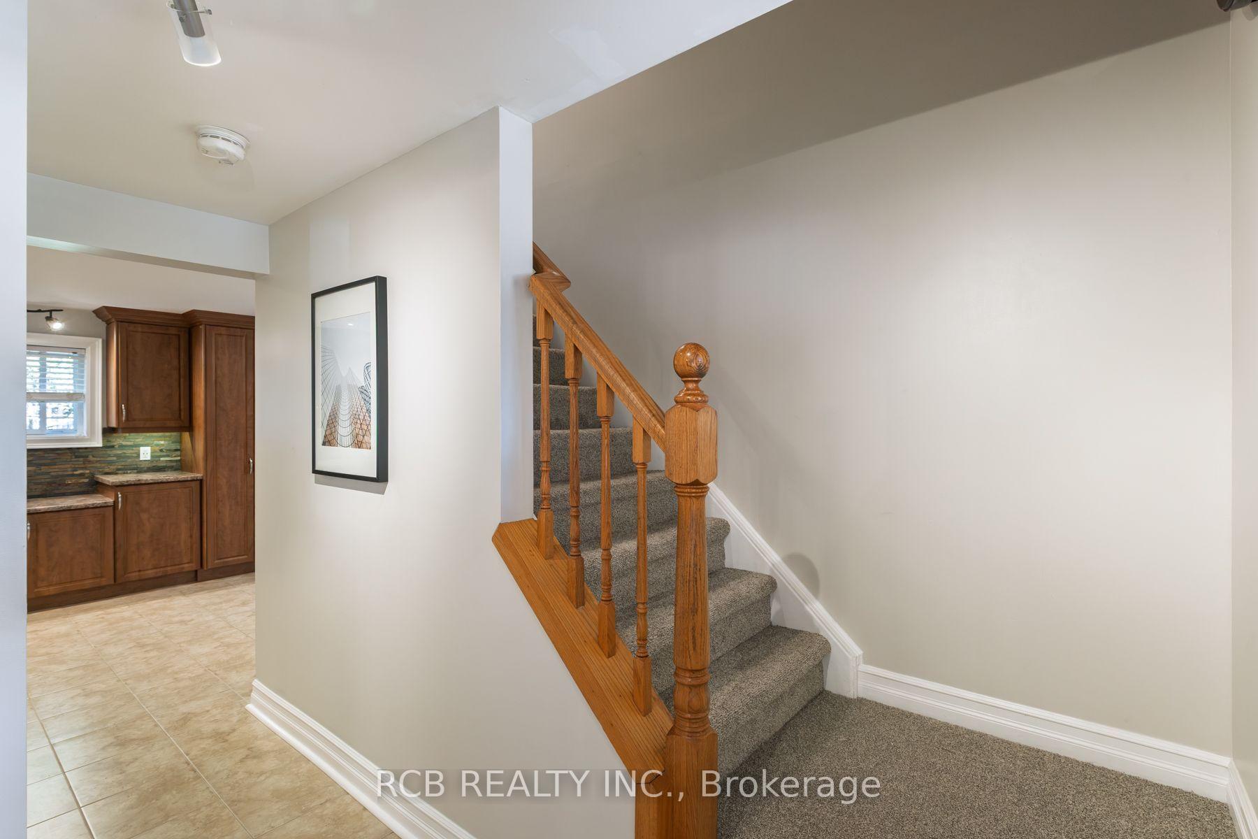 Photo 18 of 141 Viscount Road, Brantford, Lynden Hills — HOMEH