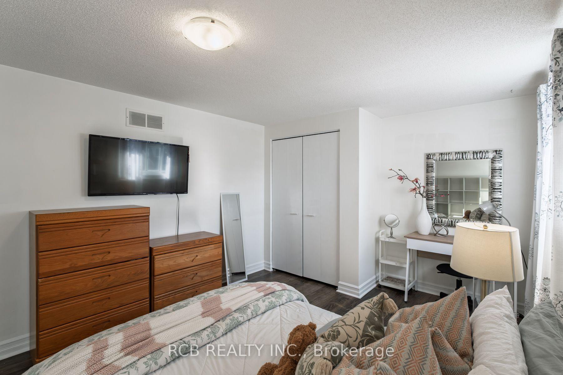 Photo 20 of 141 Viscount Road, Brantford, Lynden Hills — HOMEH