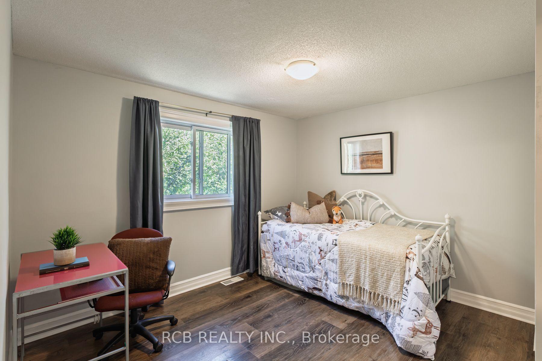Photo 21 of 141 Viscount Road, Brantford, Lynden Hills — HOMEH