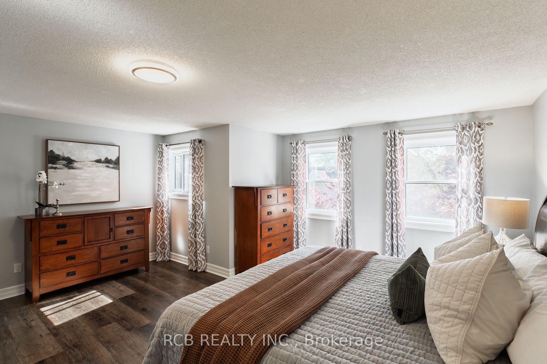 Photo 28 of 141 Viscount Road, Brantford, Lynden Hills — HOMEH