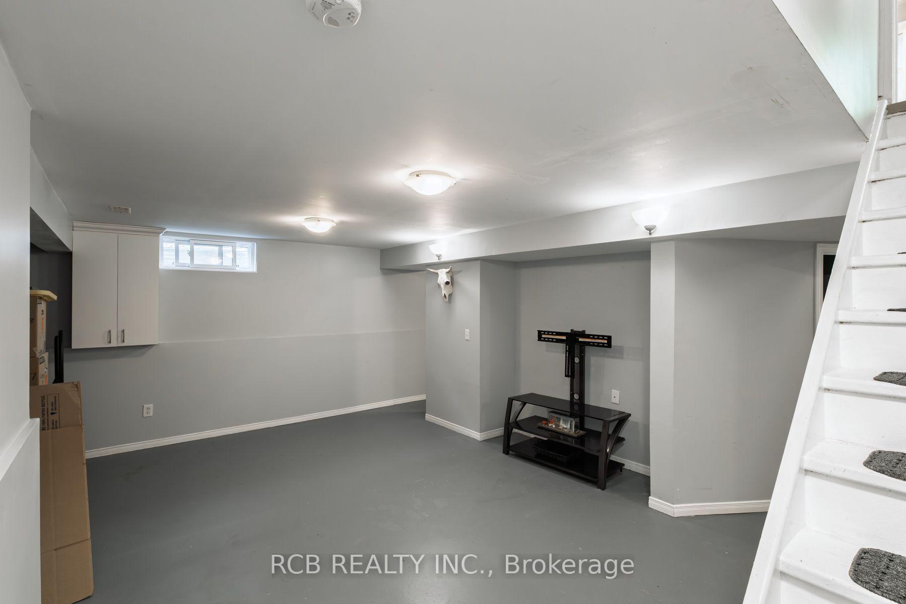 Photo 30 of 141 Viscount Road, Brantford, Lynden Hills — HOMEH