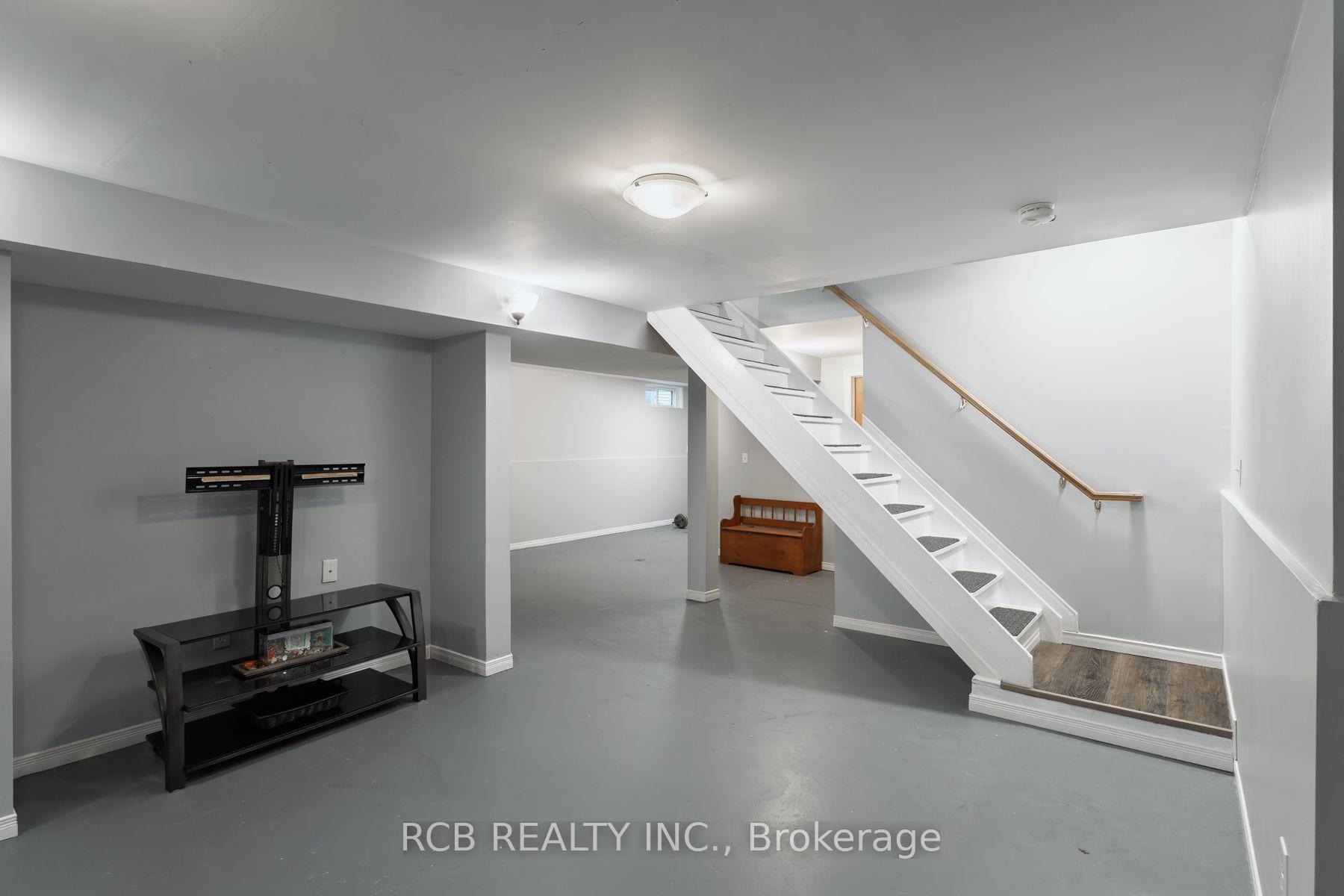 Photo 31 of 141 Viscount Road, Brantford, Lynden Hills — HOMEH