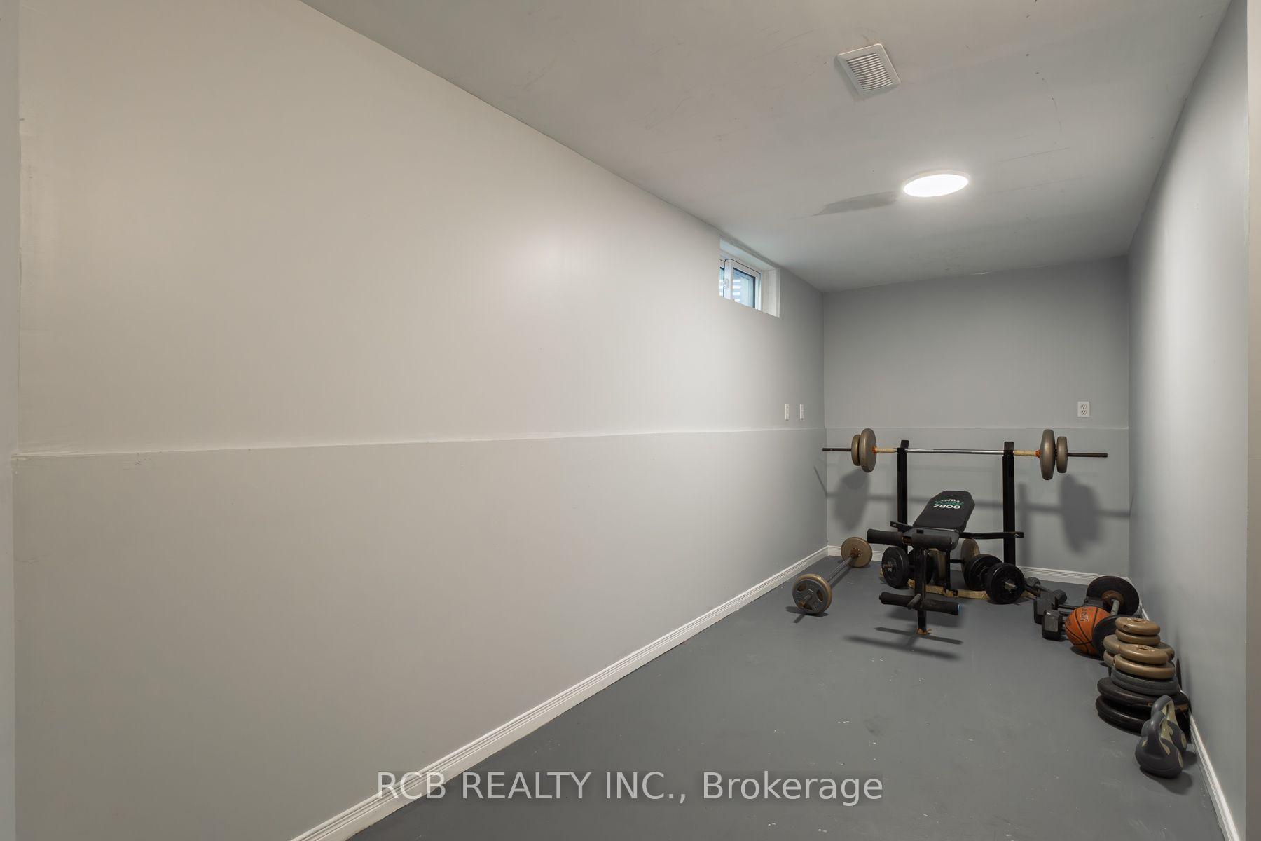 Photo 33 of 141 Viscount Road, Brantford, Lynden Hills — HOMEH