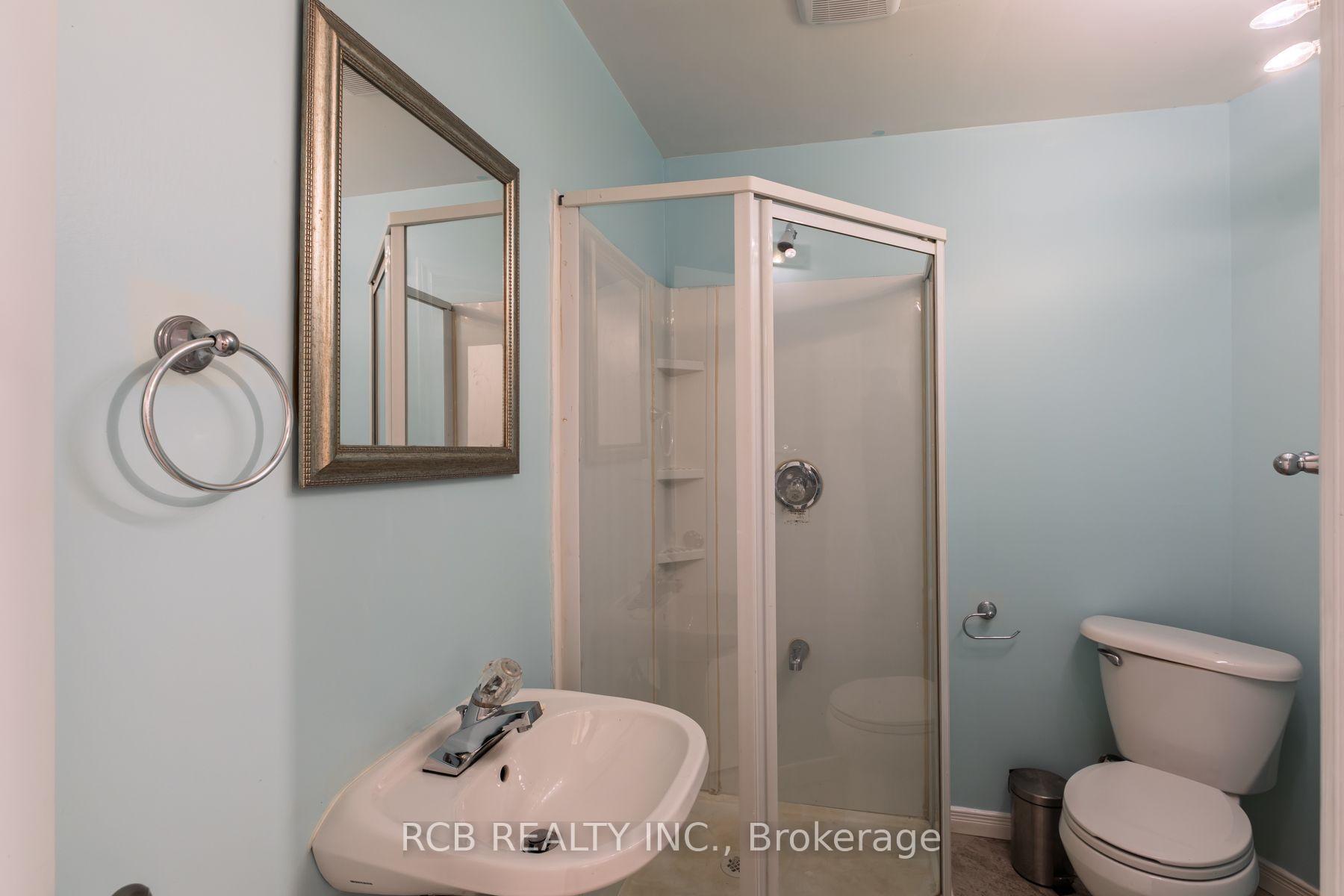 Photo 34 of 141 Viscount Road, Brantford, Lynden Hills — HOMEH