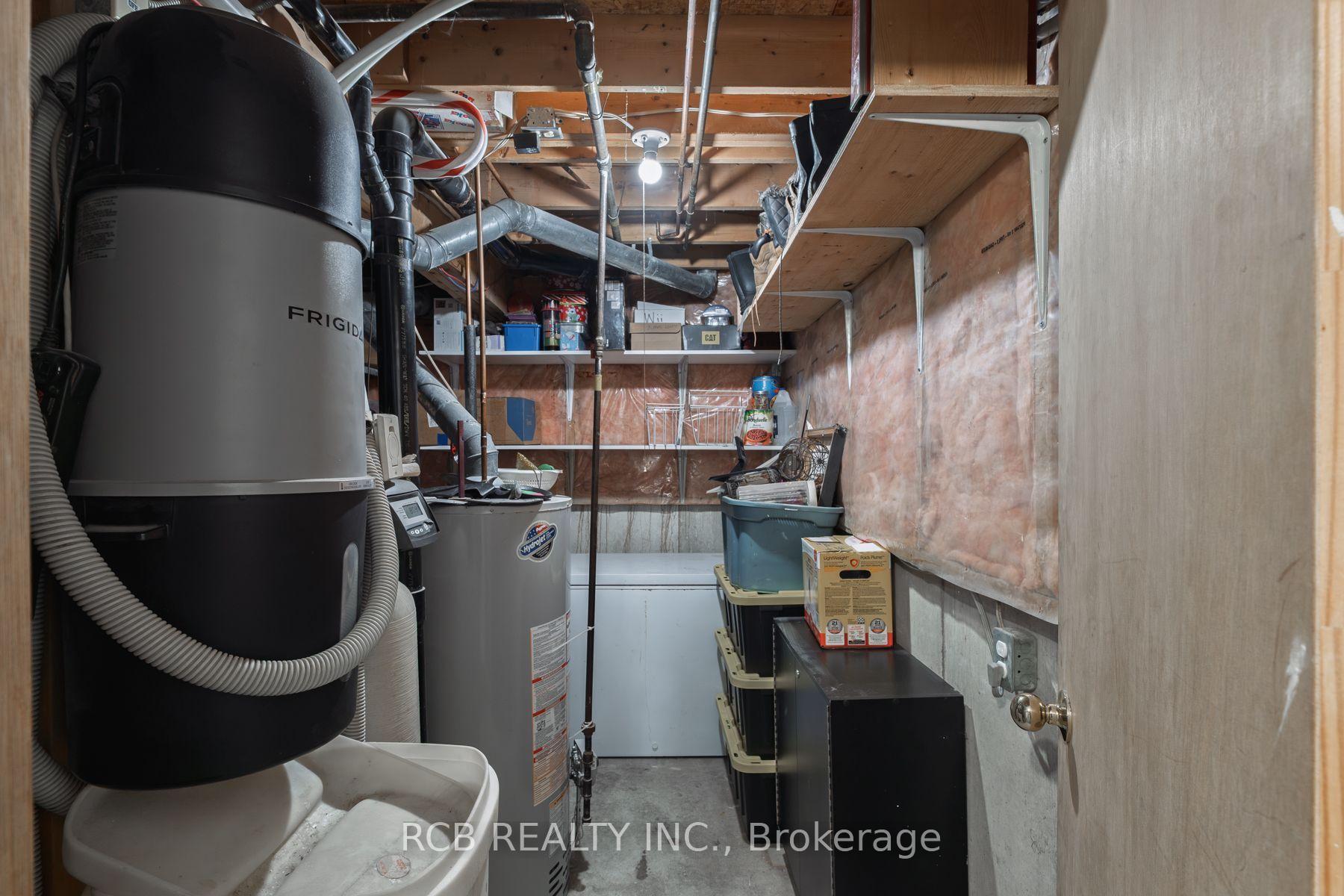 Photo 35 of 141 Viscount Road, Brantford, Lynden Hills — HOMEH