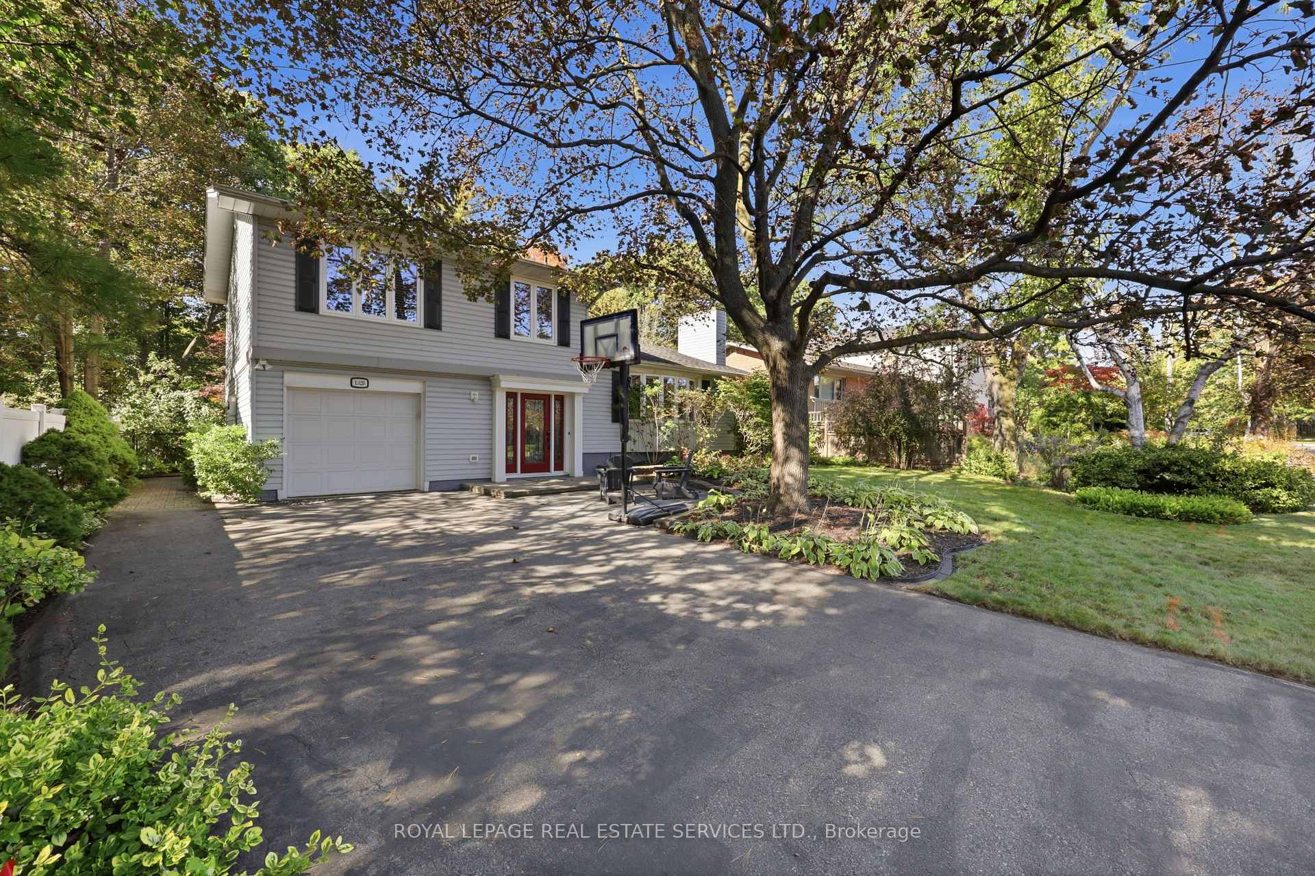 Photo 6 of 1320 Hillview Crescent, Oakville, Falgarwood — HOMEH