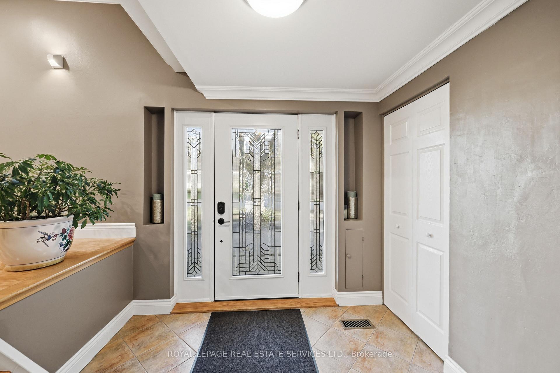 Photo 8 of 1320 Hillview Crescent, Oakville, Falgarwood — HOMEH