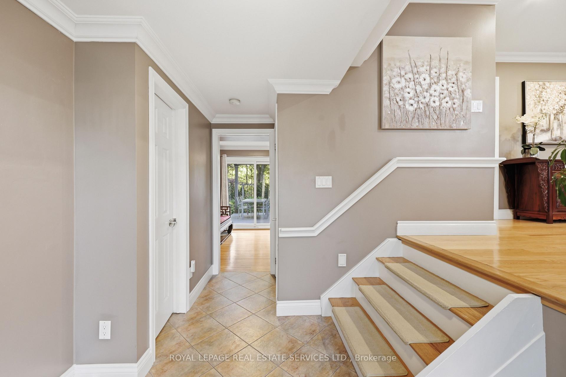 Photo 10 of 1320 Hillview Crescent, Oakville, Falgarwood — HOMEH
