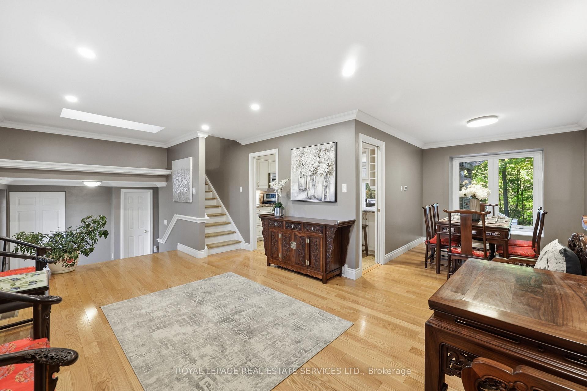 Photo 12 of 1320 Hillview Crescent, Oakville, Falgarwood — HOMEH
