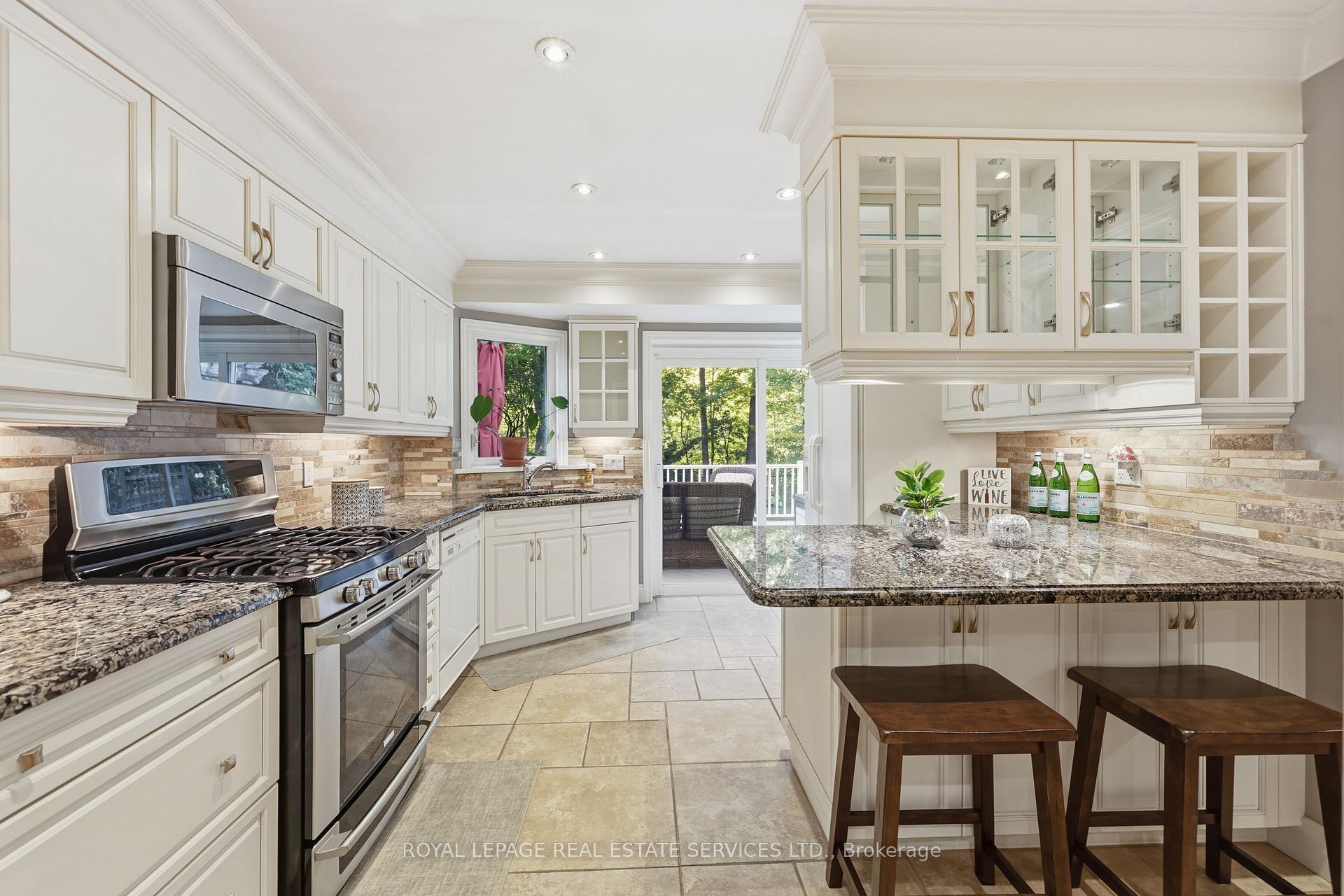 Photo 16 of 1320 Hillview Crescent, Oakville, Falgarwood — HOMEH