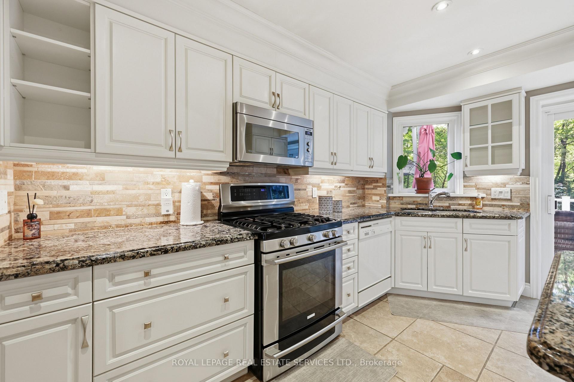 Photo 17 of 1320 Hillview Crescent, Oakville, Falgarwood — HOMEH