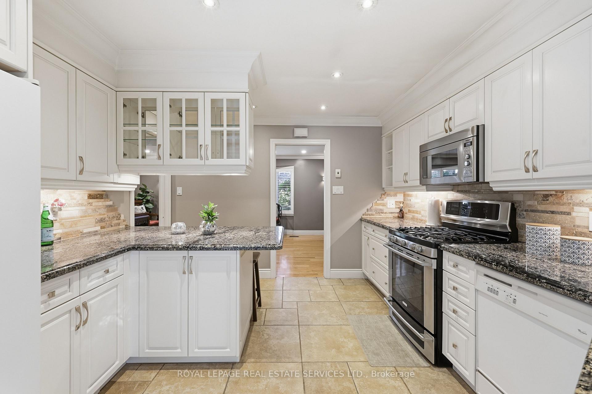 Photo 20 of 1320 Hillview Crescent, Oakville, Falgarwood — HOMEH