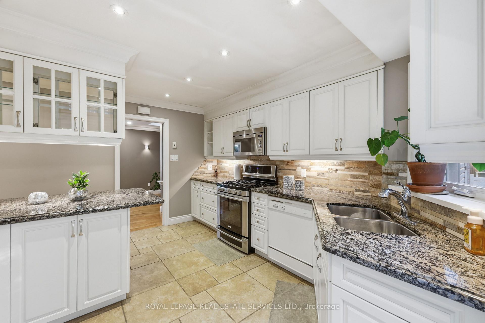 Photo 21 of 1320 Hillview Crescent, Oakville, Falgarwood — HOMEH