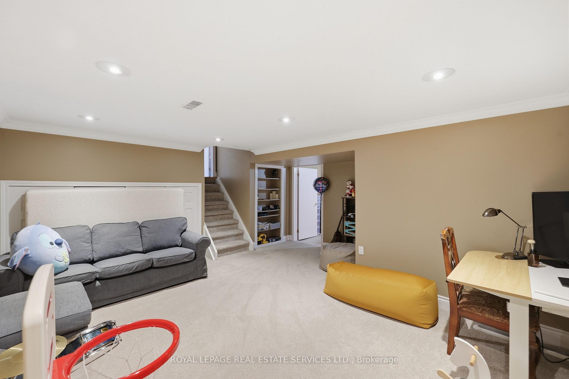 Photo 33 of 1320 Hillview Crescent, Oakville, Falgarwood — HOMEH