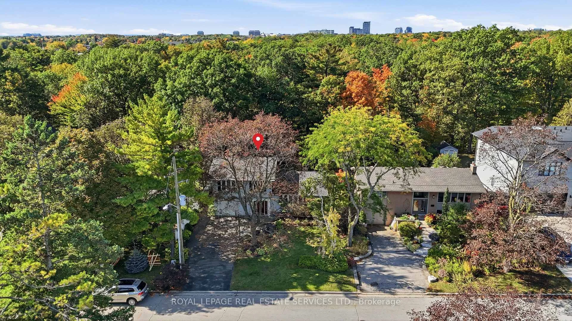 Photo 4 of 1320 Hillview Crescent, Oakville, Falgarwood — HOMEH