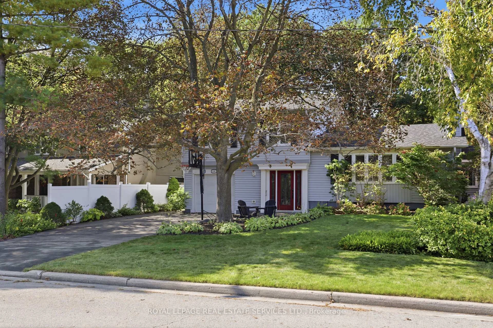 Photo 9 of 1320 Hillview Crescent, Oakville, Falgarwood — HOMEH