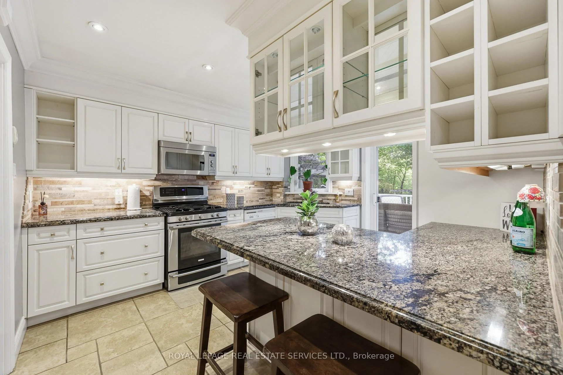 Photo 18 of 1320 Hillview Crescent, Oakville, Falgarwood — HOMEH