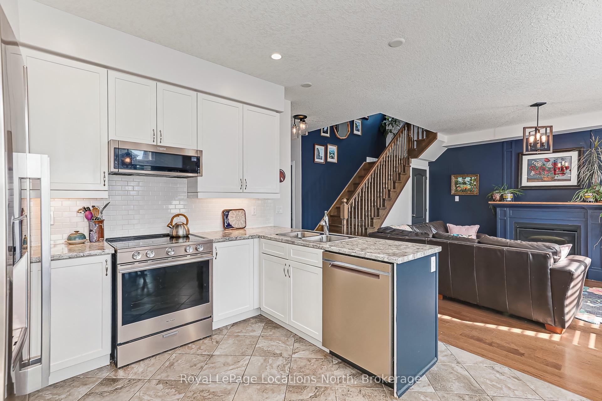 Photo 15 of 182 Findlay Drive, Collingwood — HOMEH