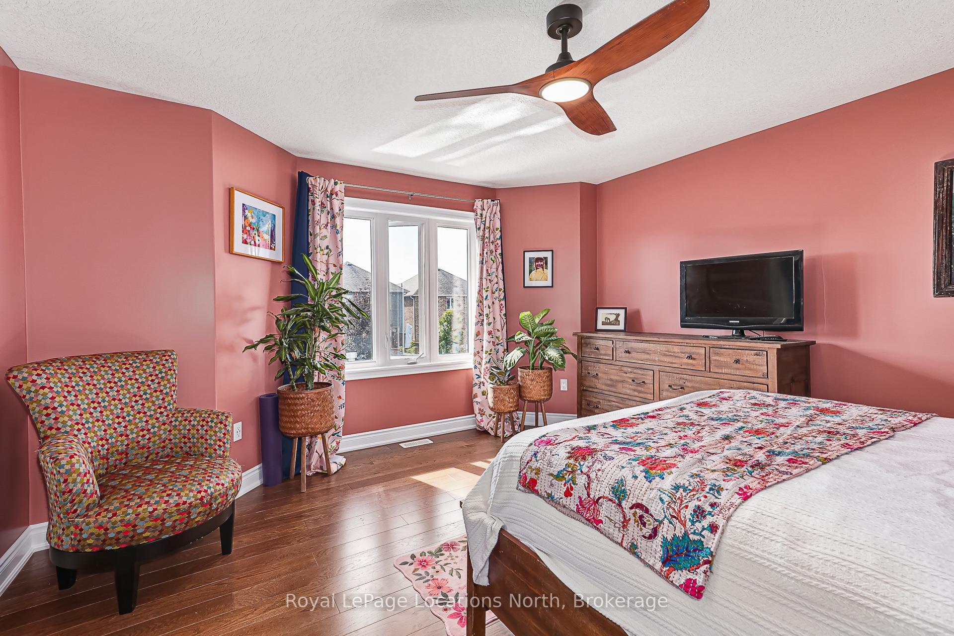 Photo 19 of 182 Findlay Drive, Collingwood — HOMEH