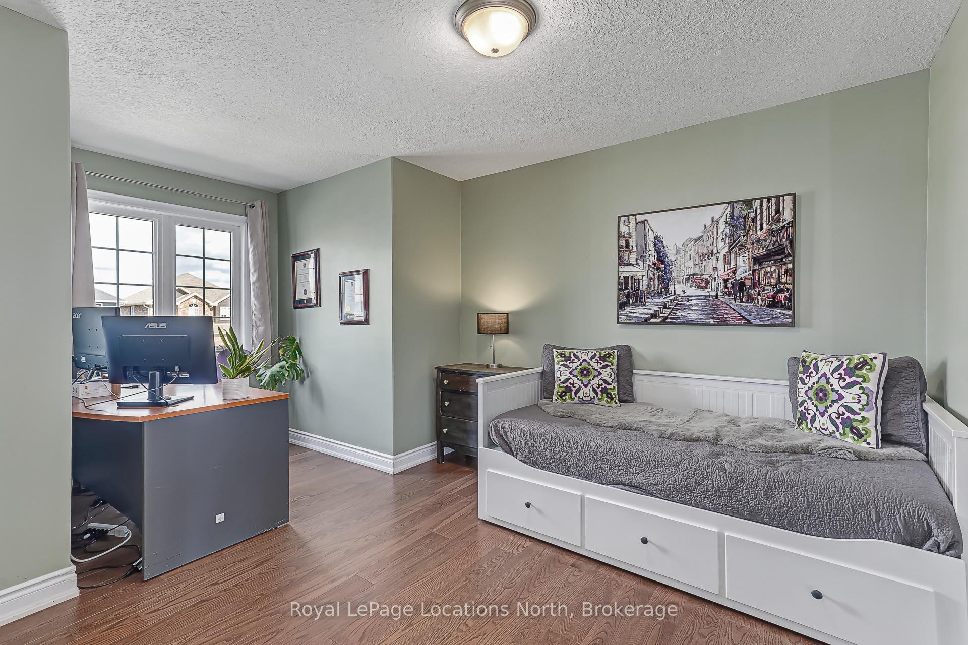 Photo 23 of 182 Findlay Drive, Collingwood — HOMEH