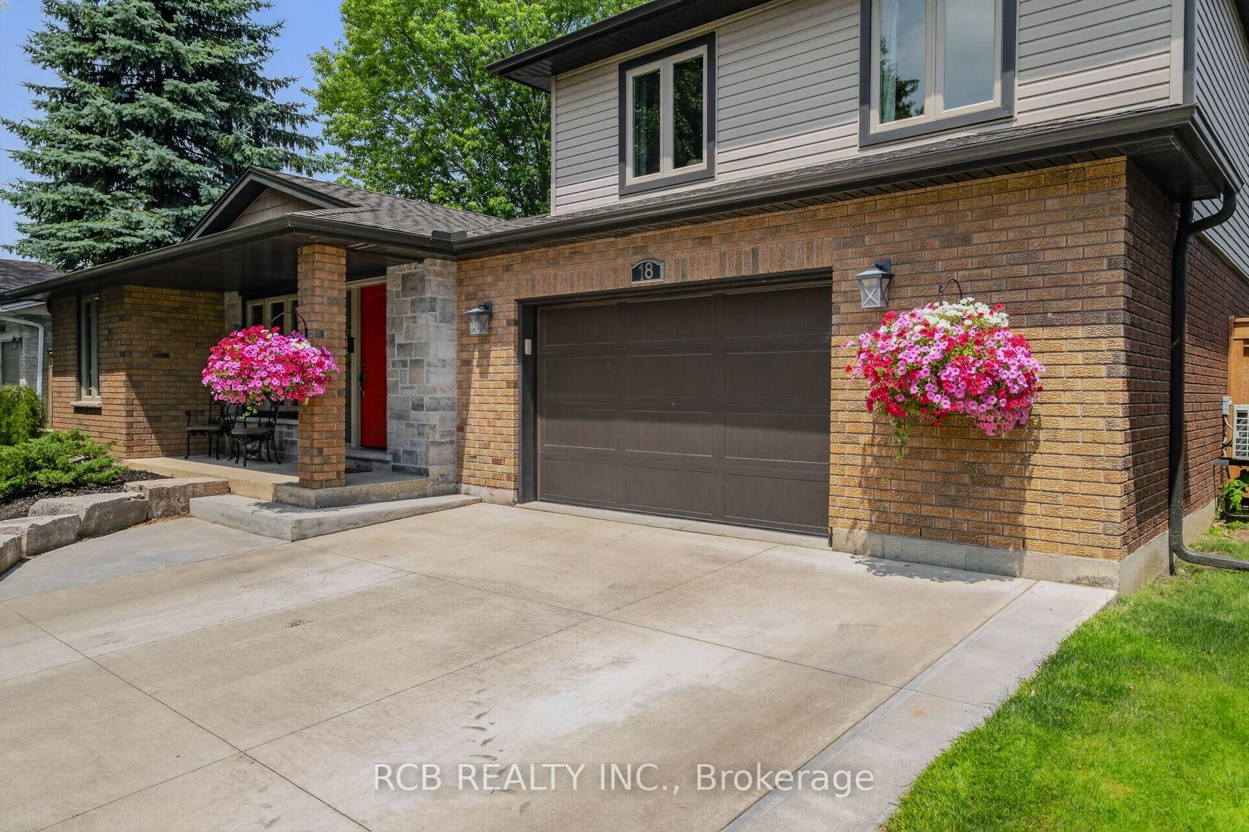 Photo 4 of 18 Max Webster Road, Brantford, Lynden Hills — HOMEH