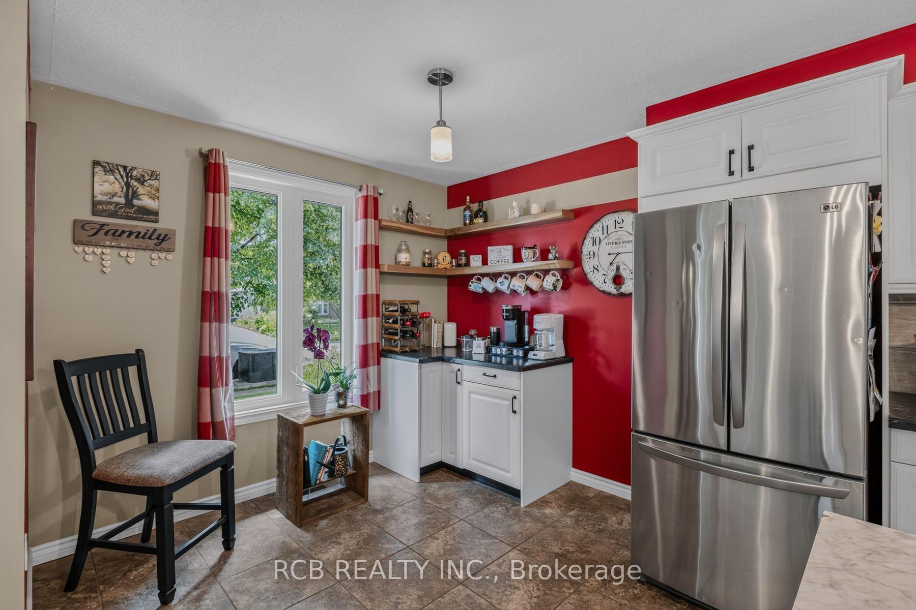 Photo 12 of 18 Max Webster Road, Brantford, Lynden Hills — HOMEH