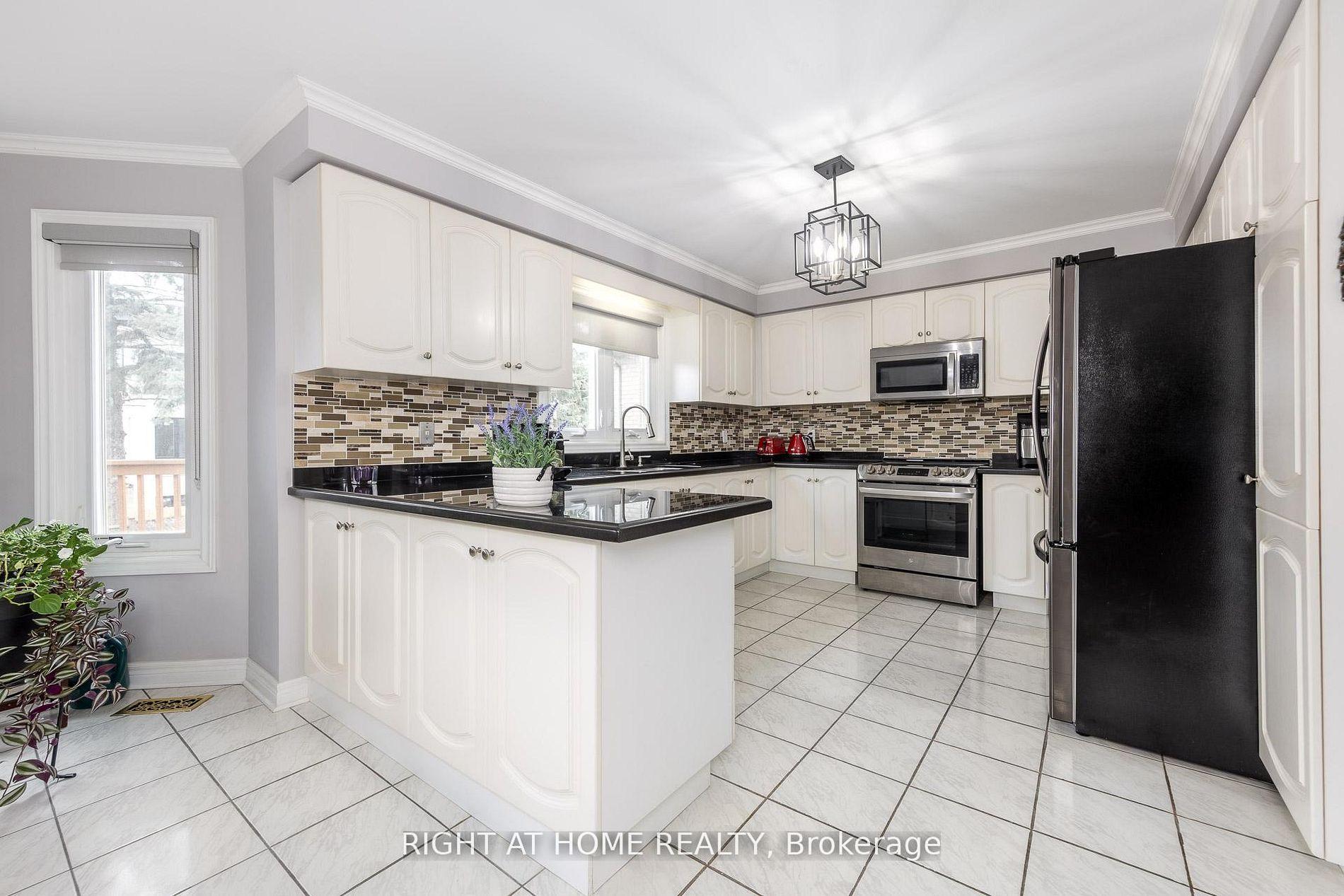 Photo 17 of 27 Addison Street, Richmond Hill, North Richvale — HOMEH