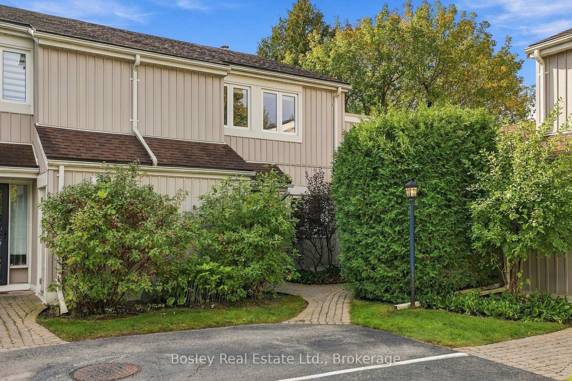 Photo 2 of 552 Oxbow Crescent, Collingwood — HOMEH