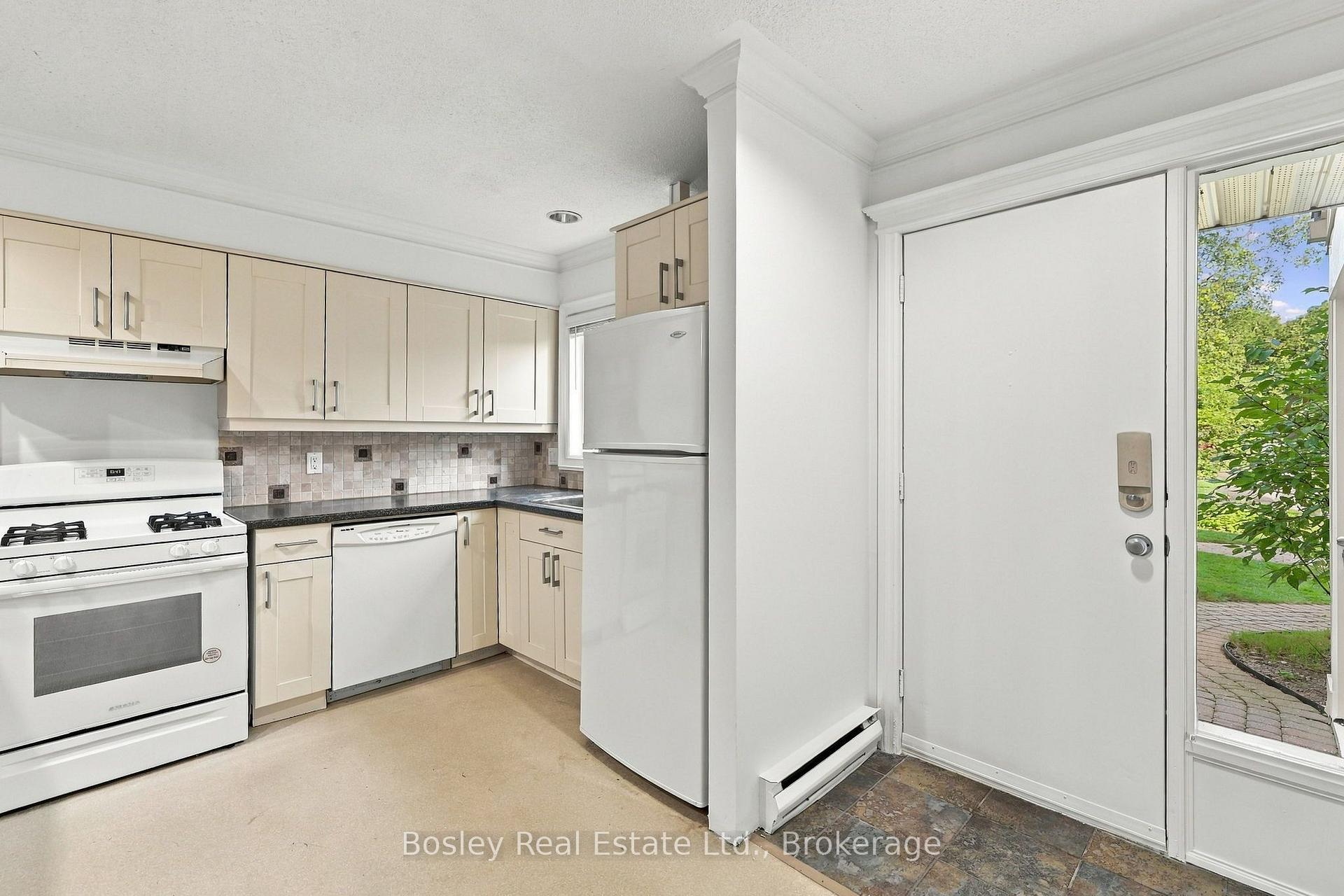 Photo 6 of 552 Oxbow Crescent, Collingwood — HOMEH