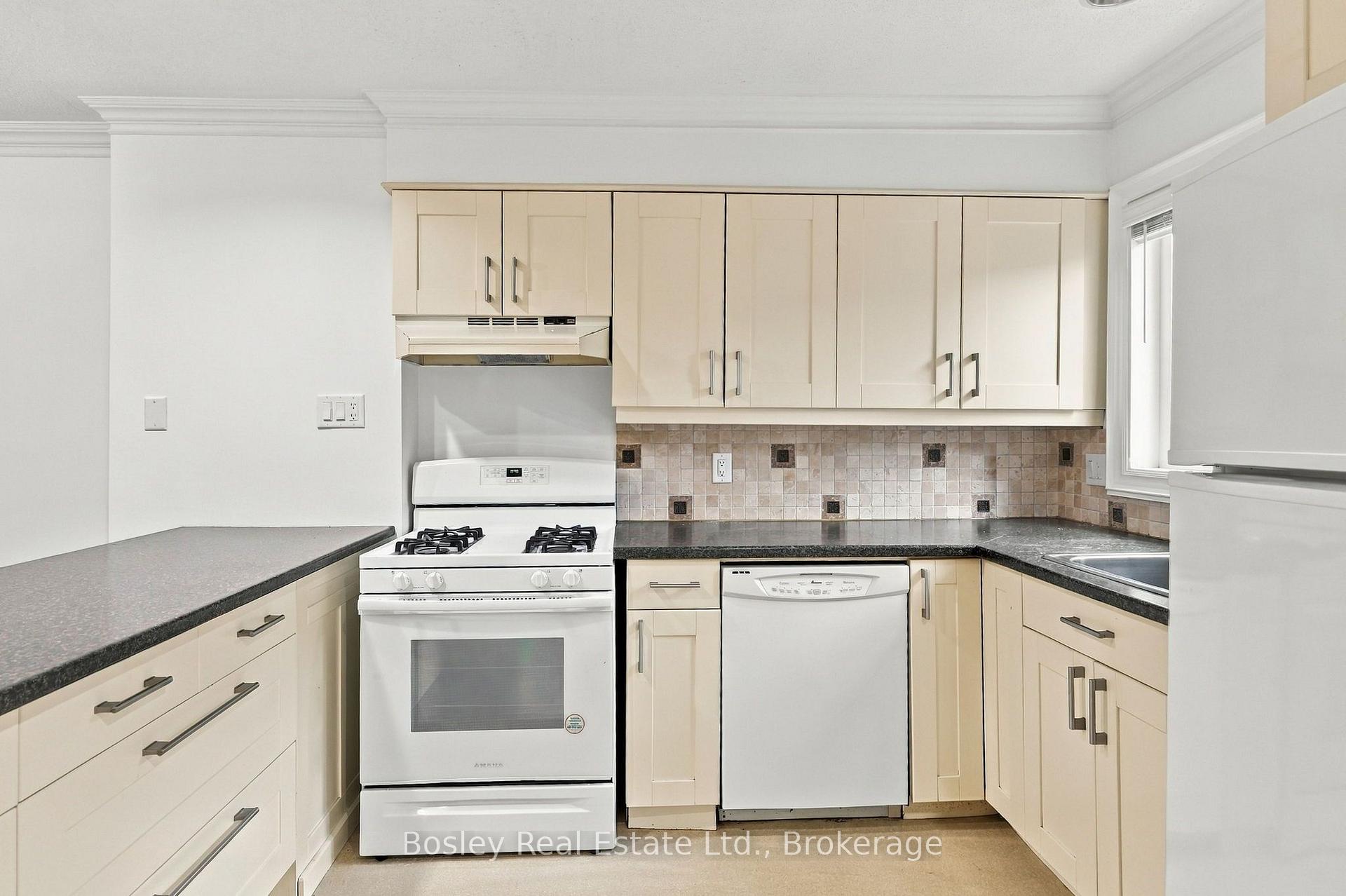 Photo 8 of 552 Oxbow Crescent, Collingwood — HOMEH