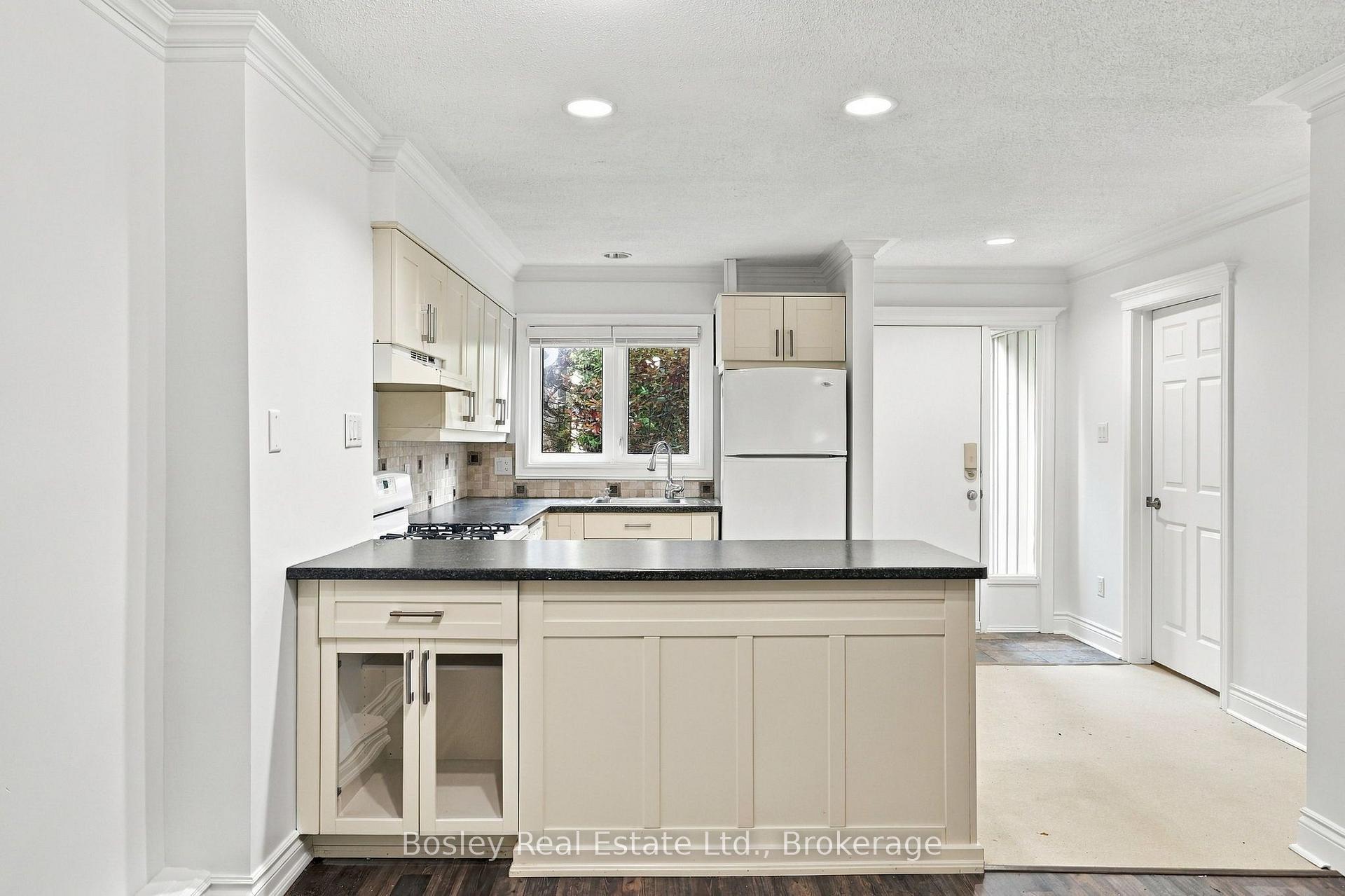 Photo 10 of 552 Oxbow Crescent, Collingwood — HOMEH