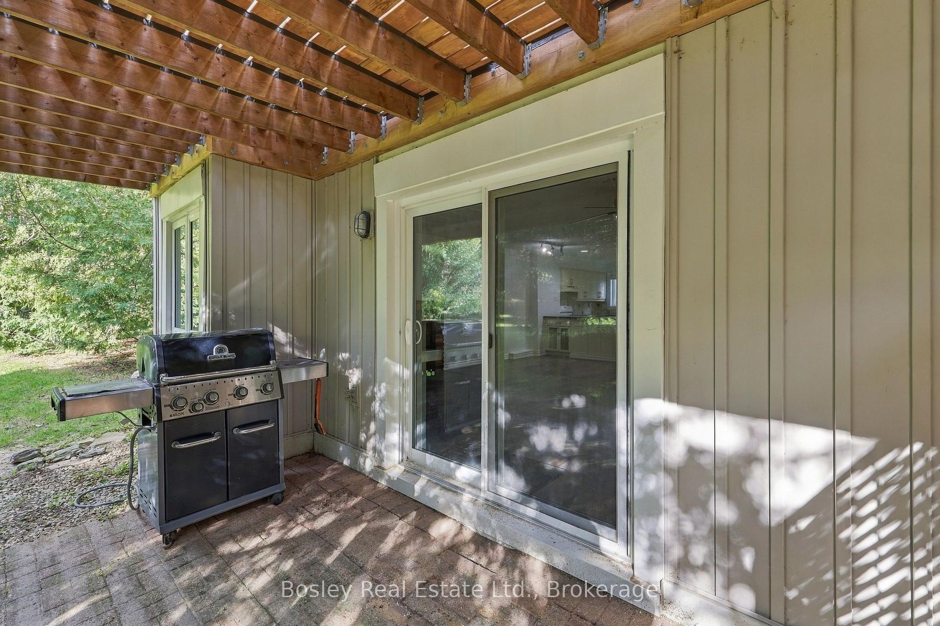 Photo 20 of 552 Oxbow Crescent, Collingwood — HOMEH