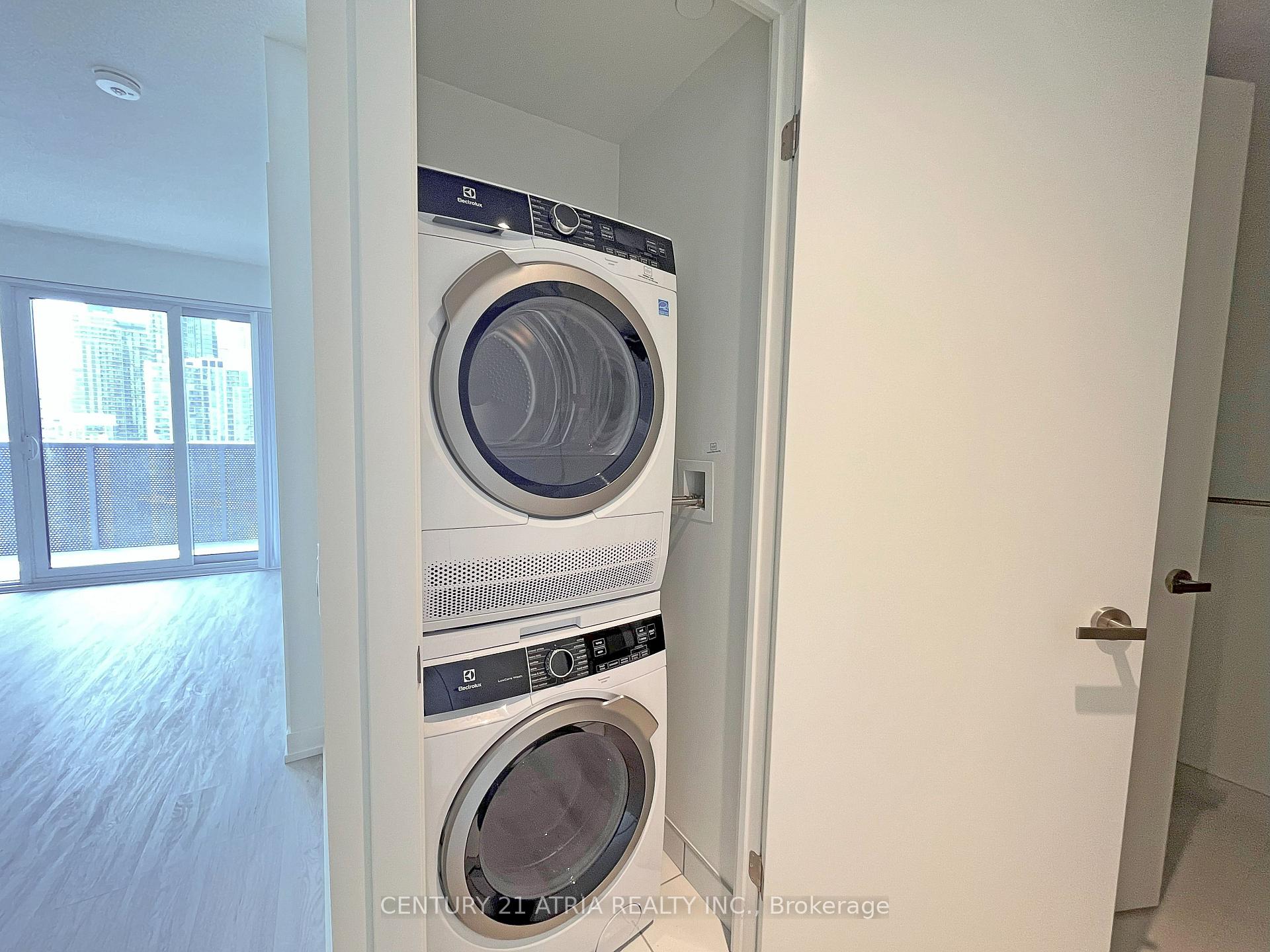 Photo 3 of Unit 3116, 55 Cooper Street S, Toronto, Waterfront Communities — HOMEH